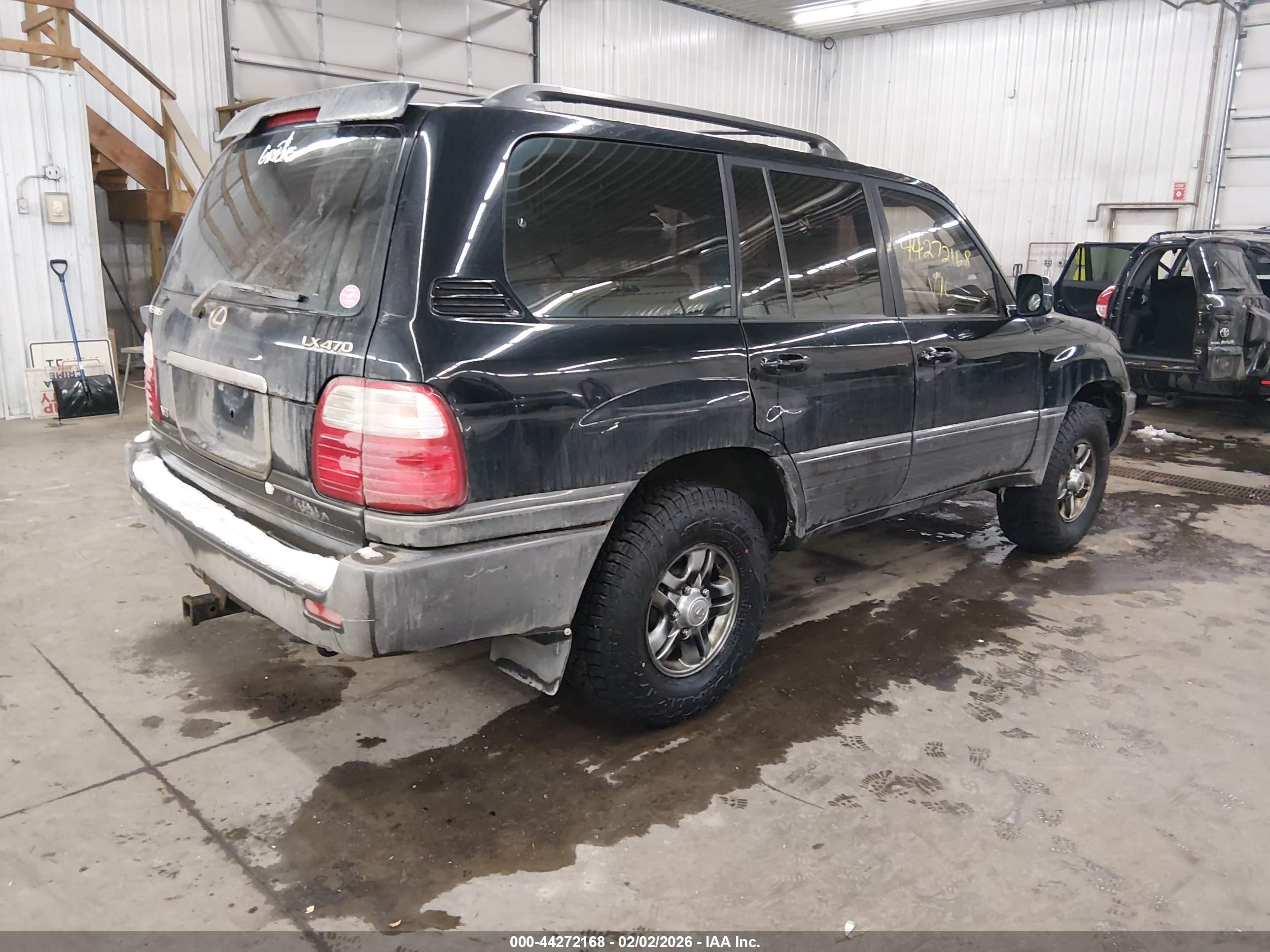 LEXUS LX image 4
