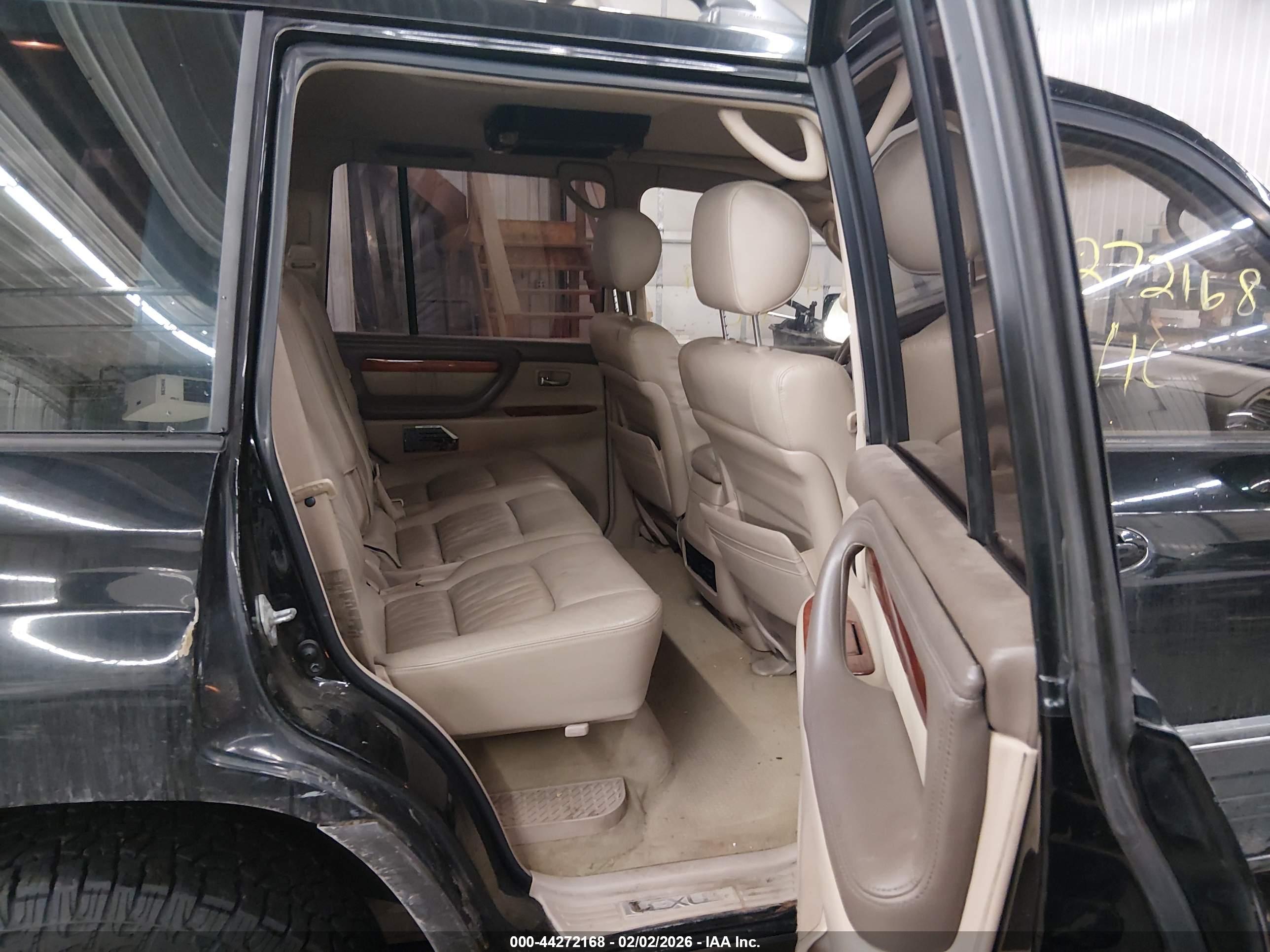LEXUS LX image 8