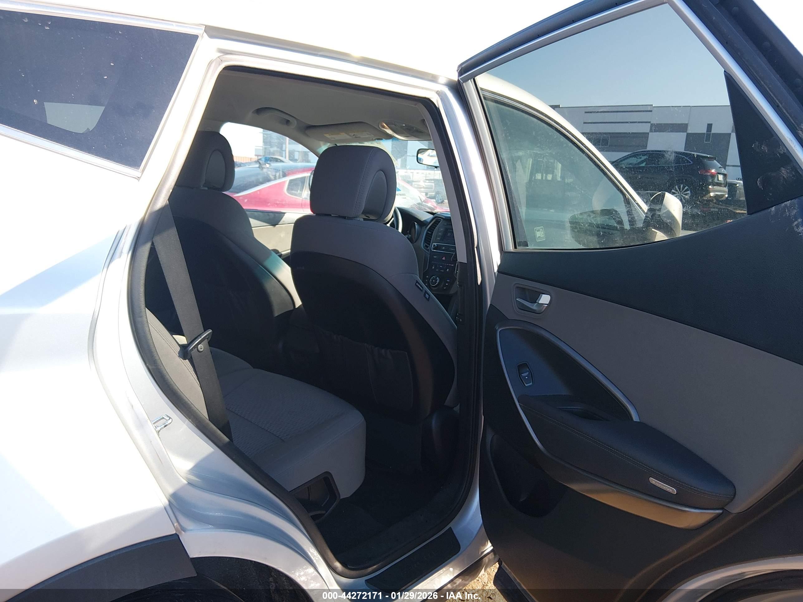 HYUNDAI SANTA image 8