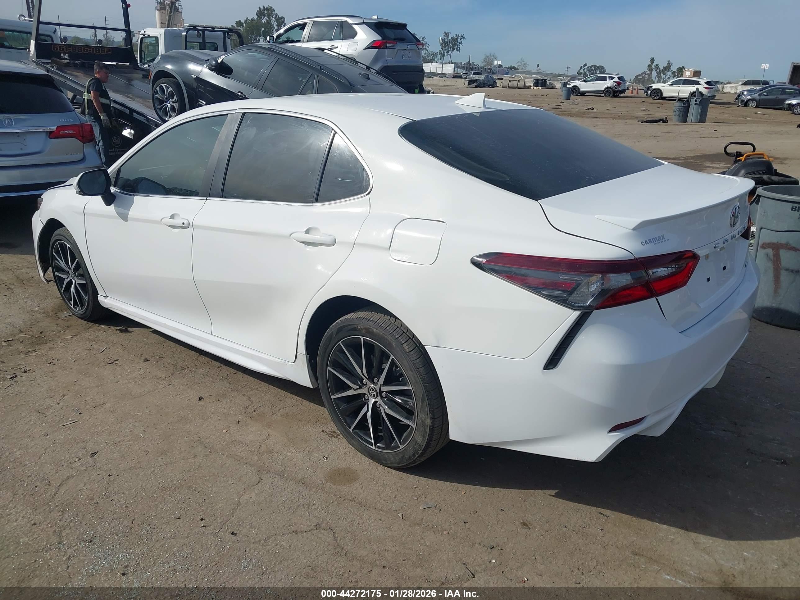 TOYOTA CAMRY image 3