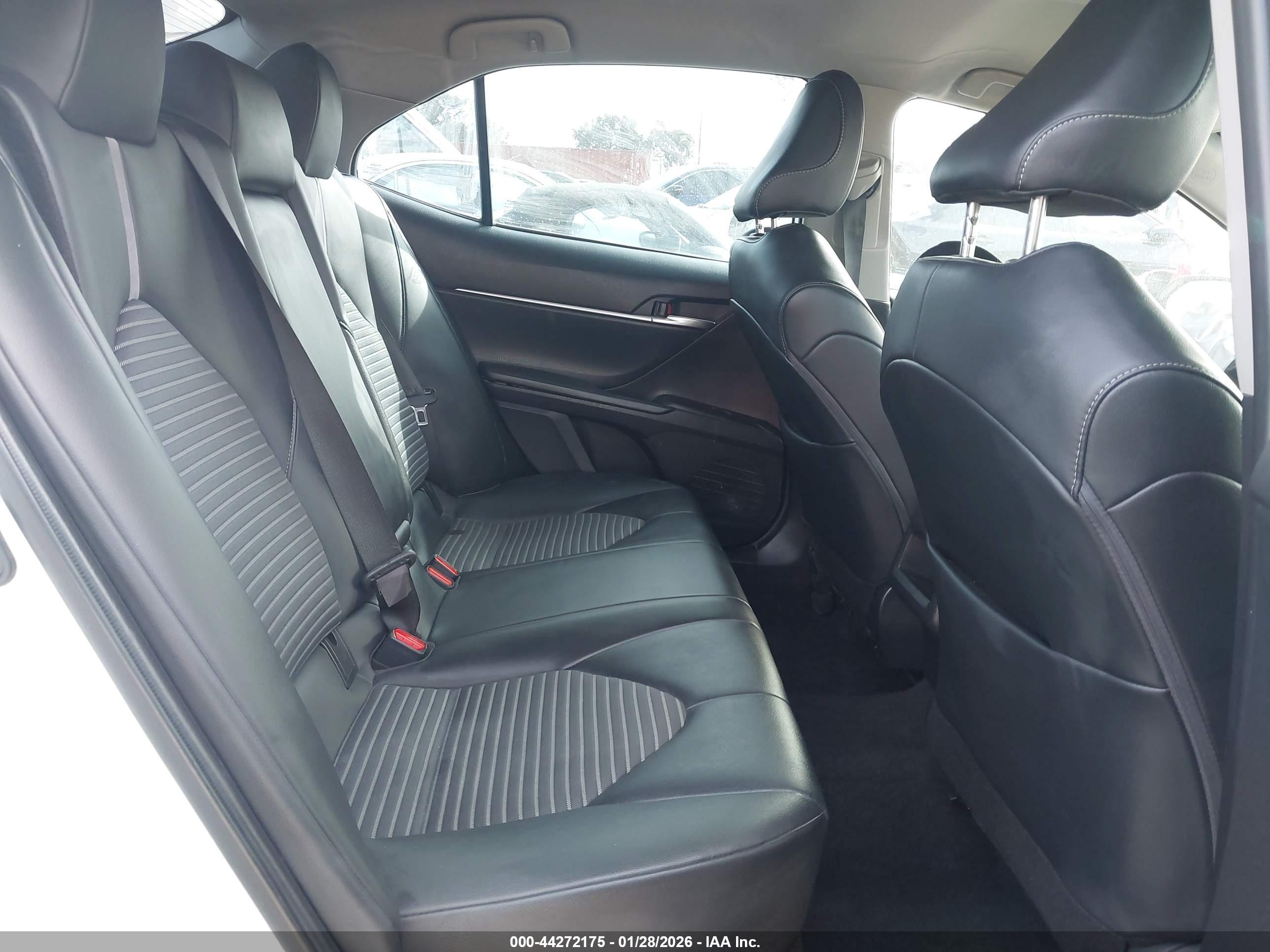 TOYOTA CAMRY image 8