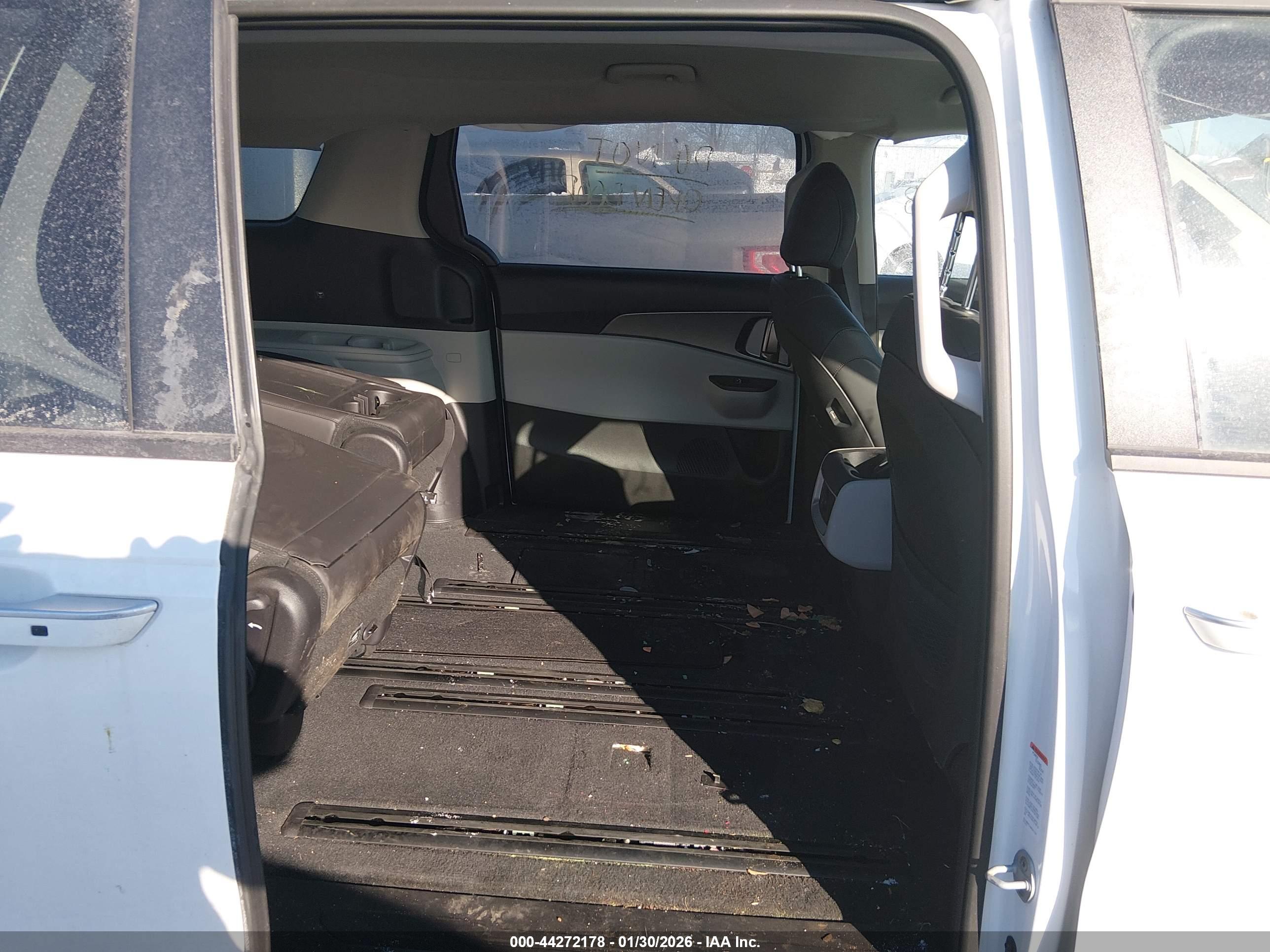 KIA CARNIVAL image 8
