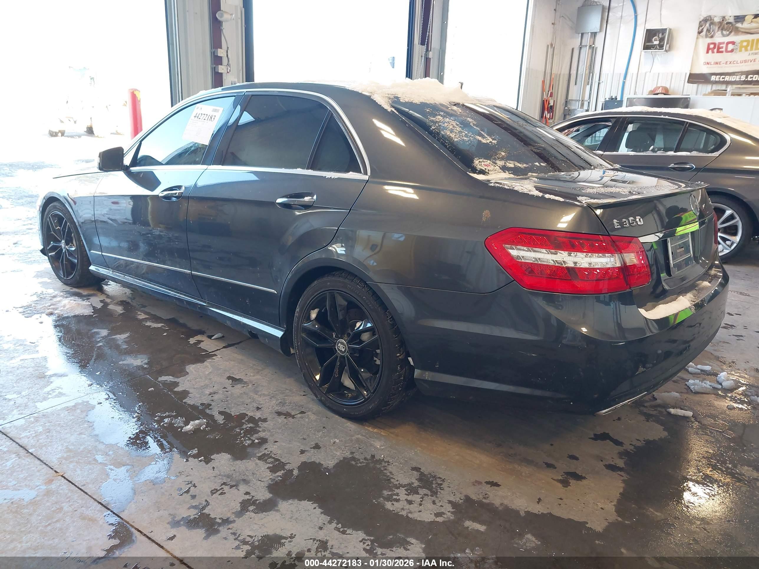 MERCEDES-BENZ E image 3