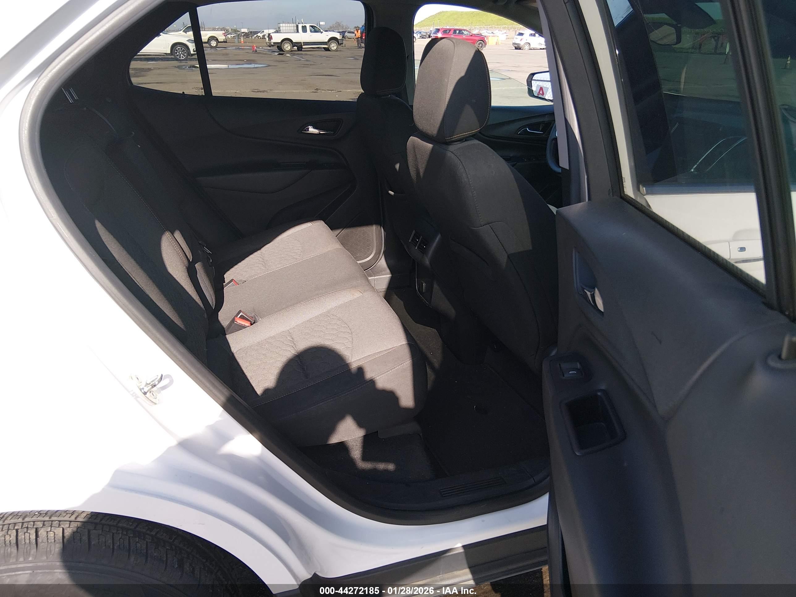 CHEVROLET EQUINOX image 8