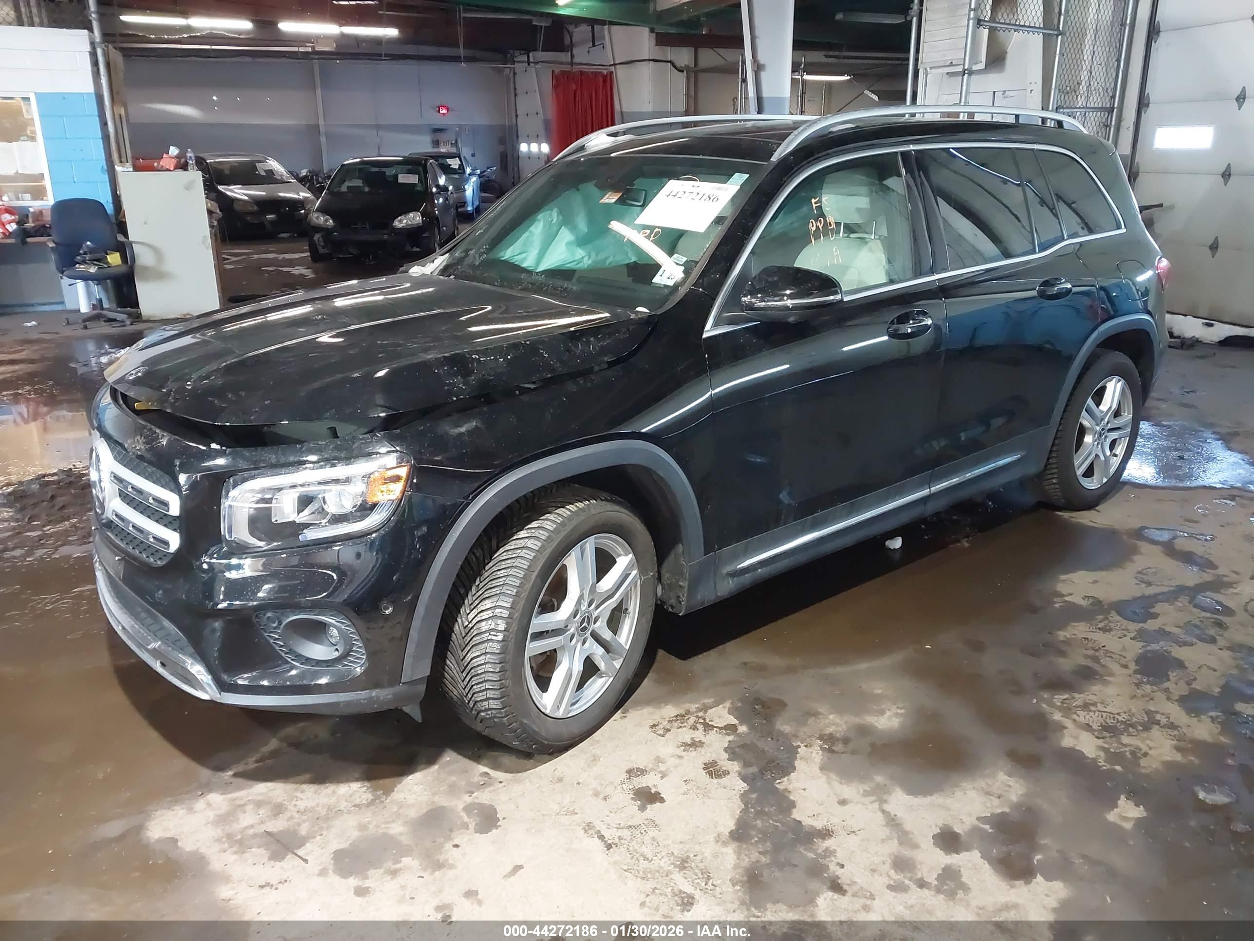 MERCEDES-BENZ GLB image 2