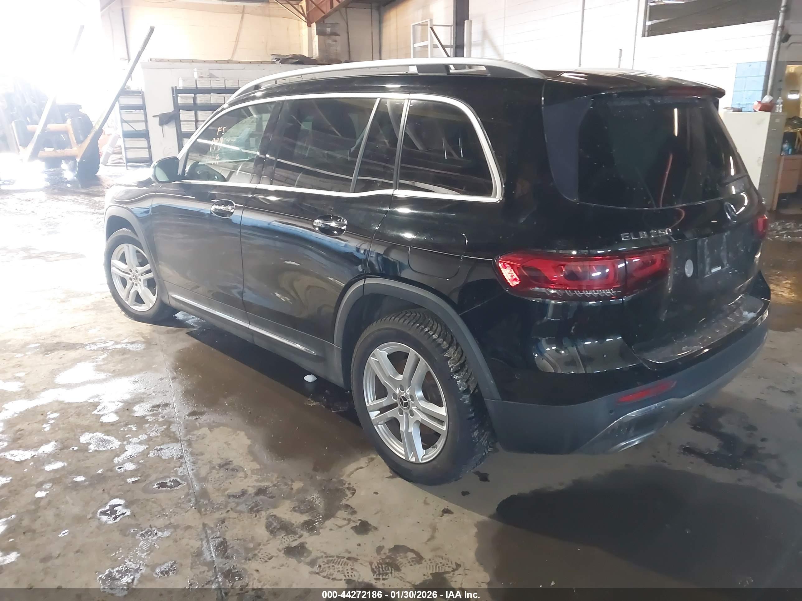 MERCEDES-BENZ GLB image 3