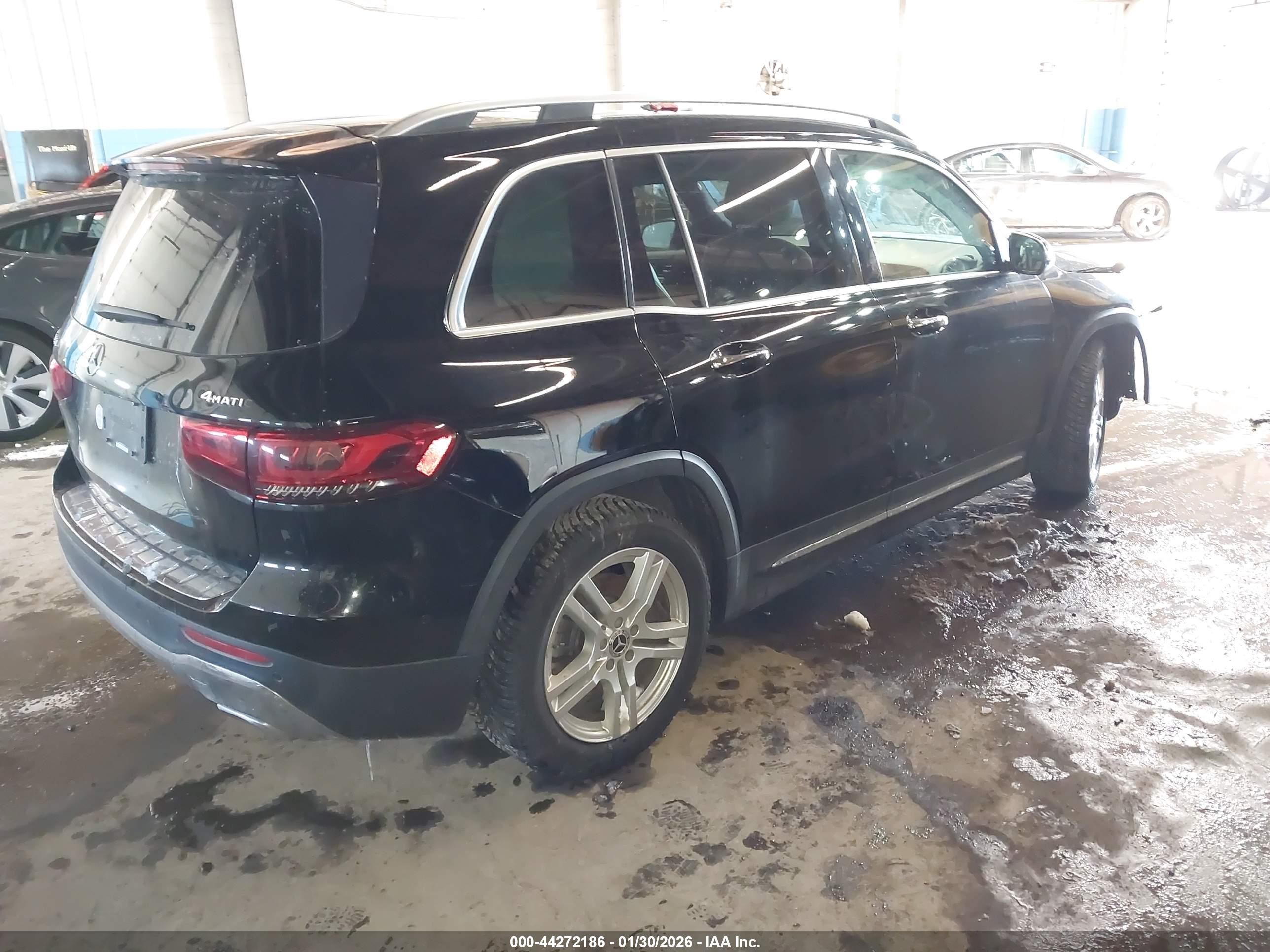 MERCEDES-BENZ GLB image 4