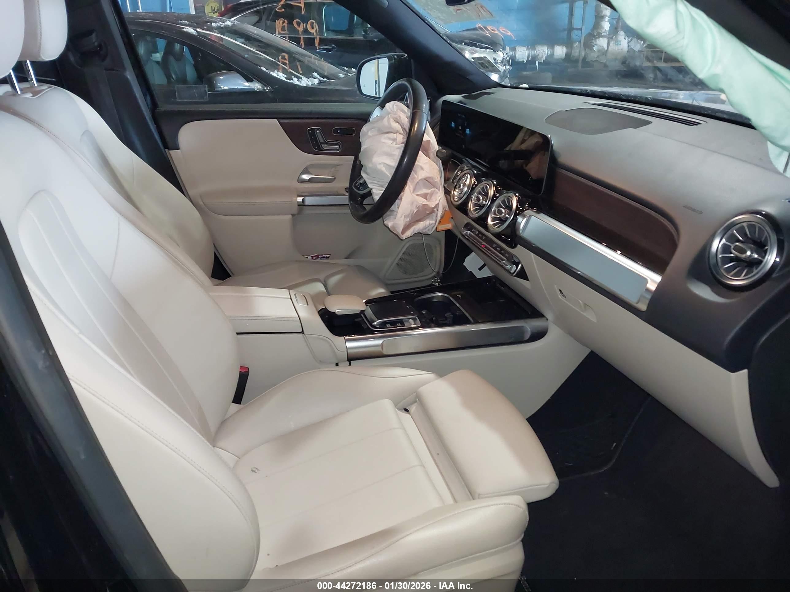MERCEDES-BENZ GLB image 5