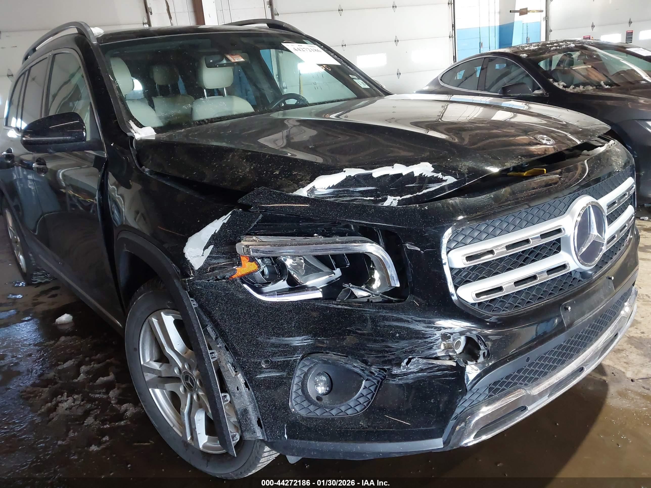 MERCEDES-BENZ GLB image 6