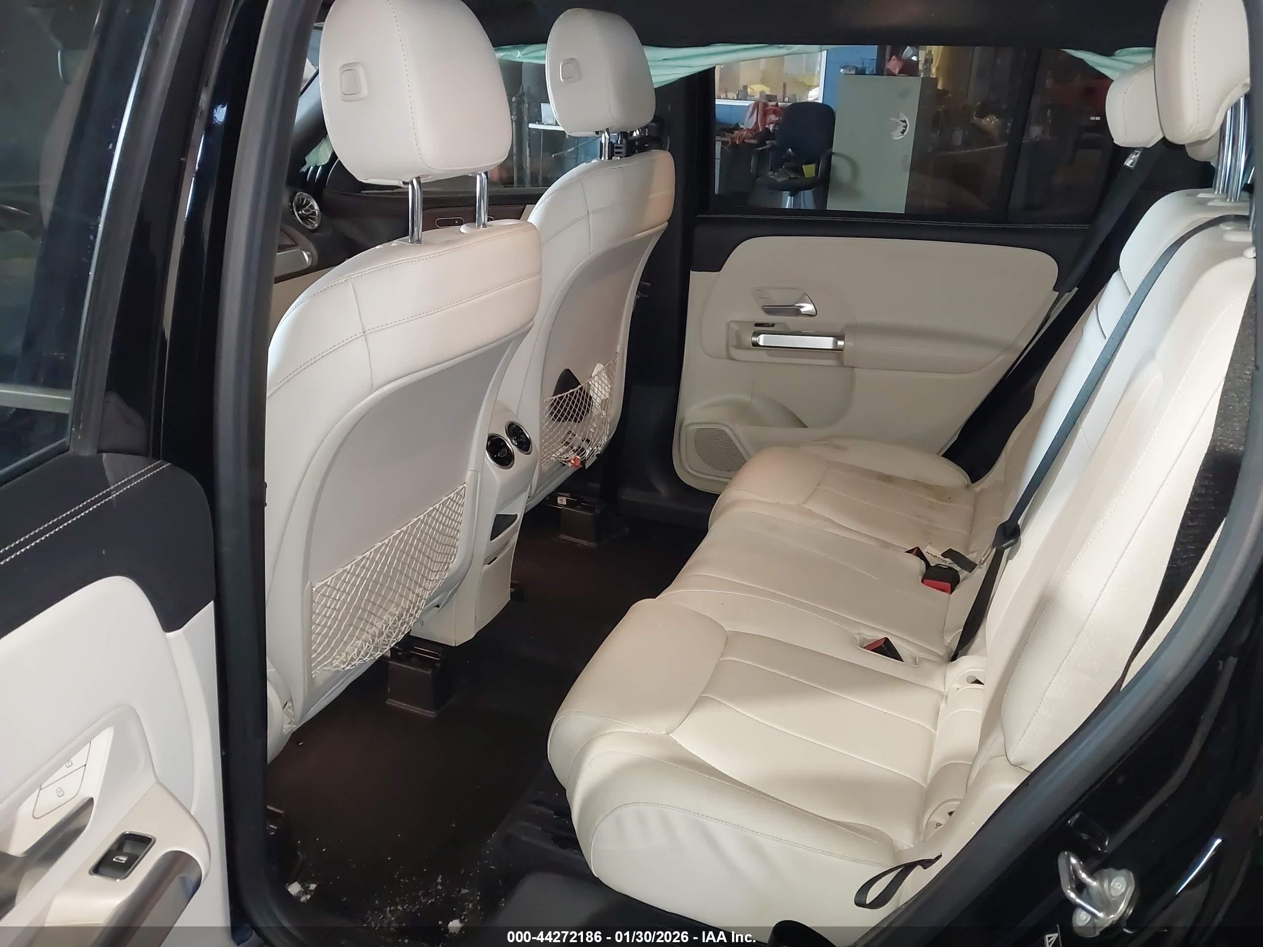 MERCEDES-BENZ GLB image 8