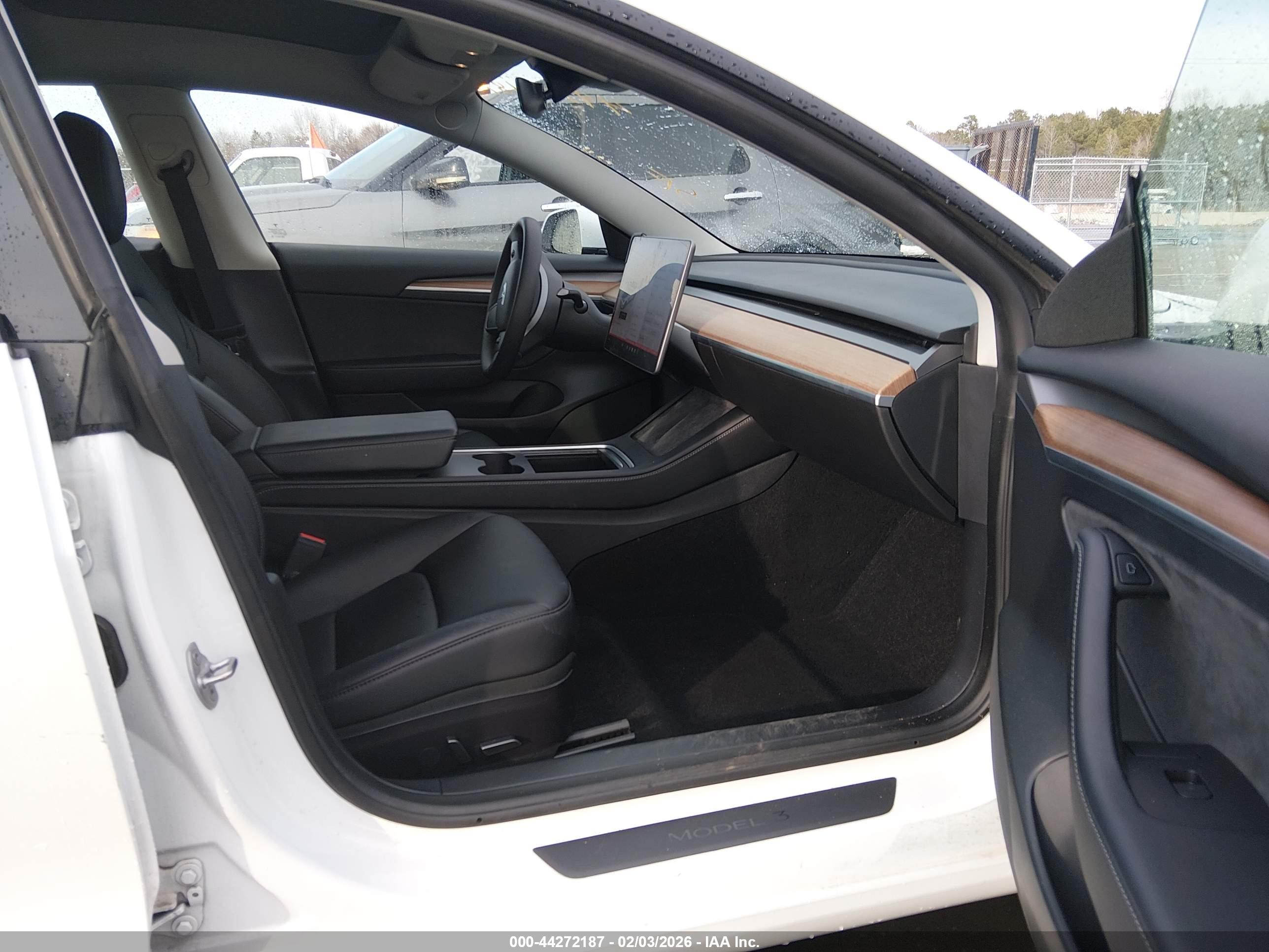 TESLA MODEL image 5