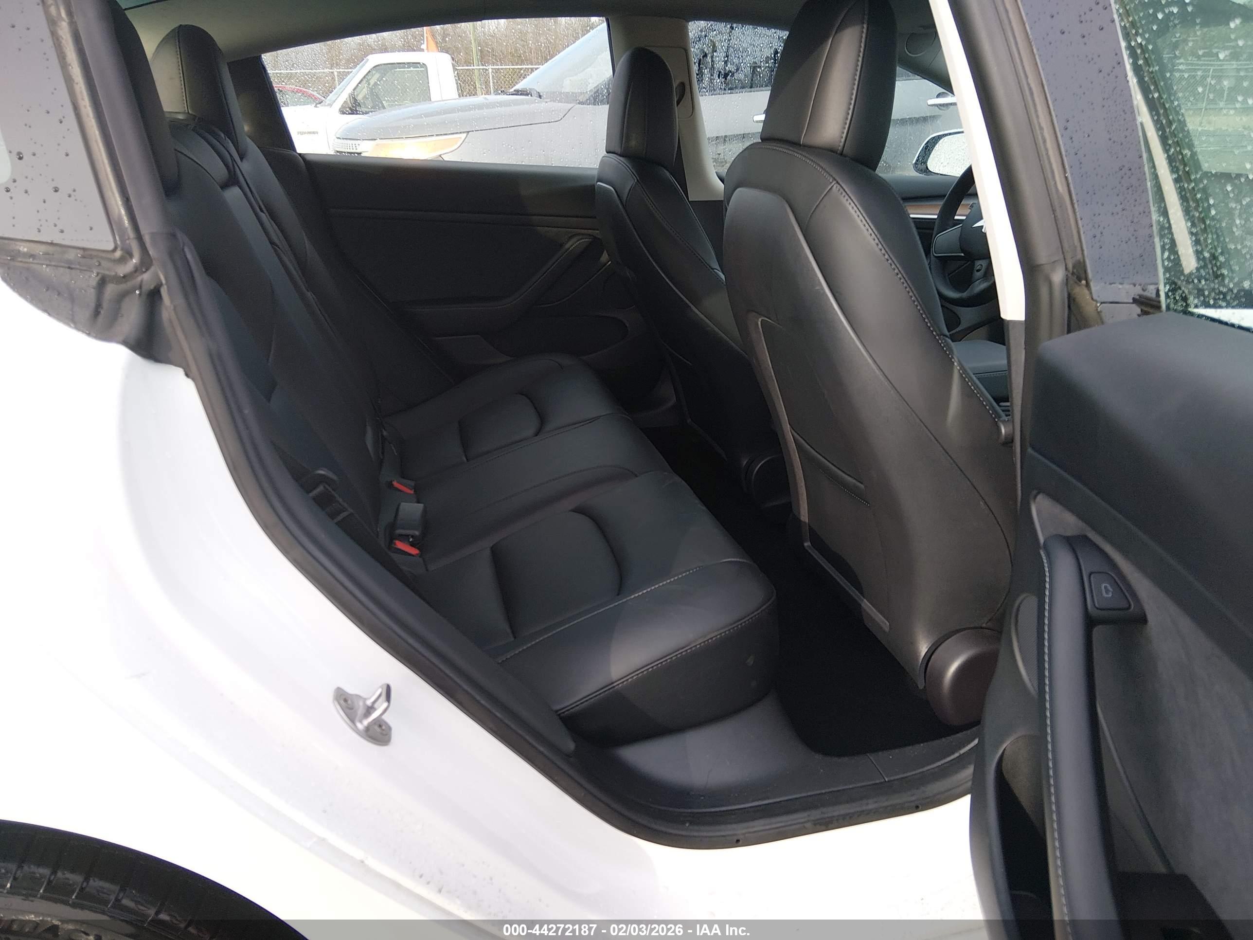 TESLA MODEL image 8