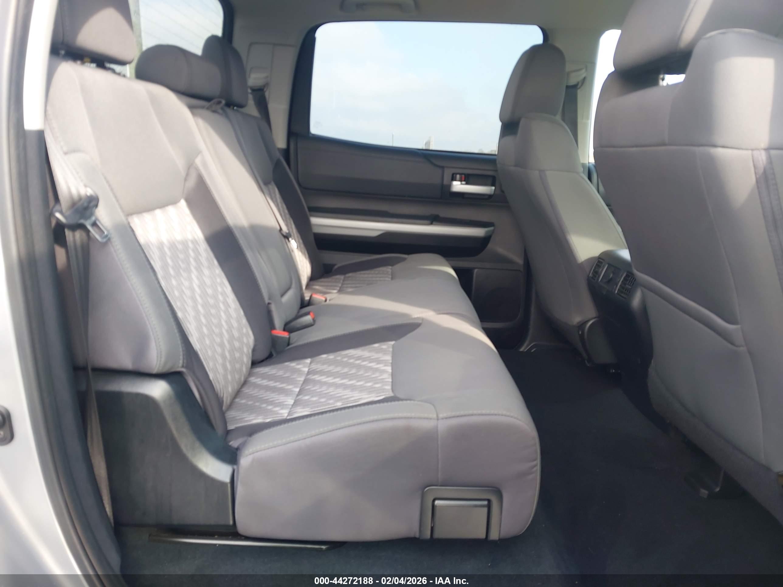 TOYOTA TUNDRA image 8