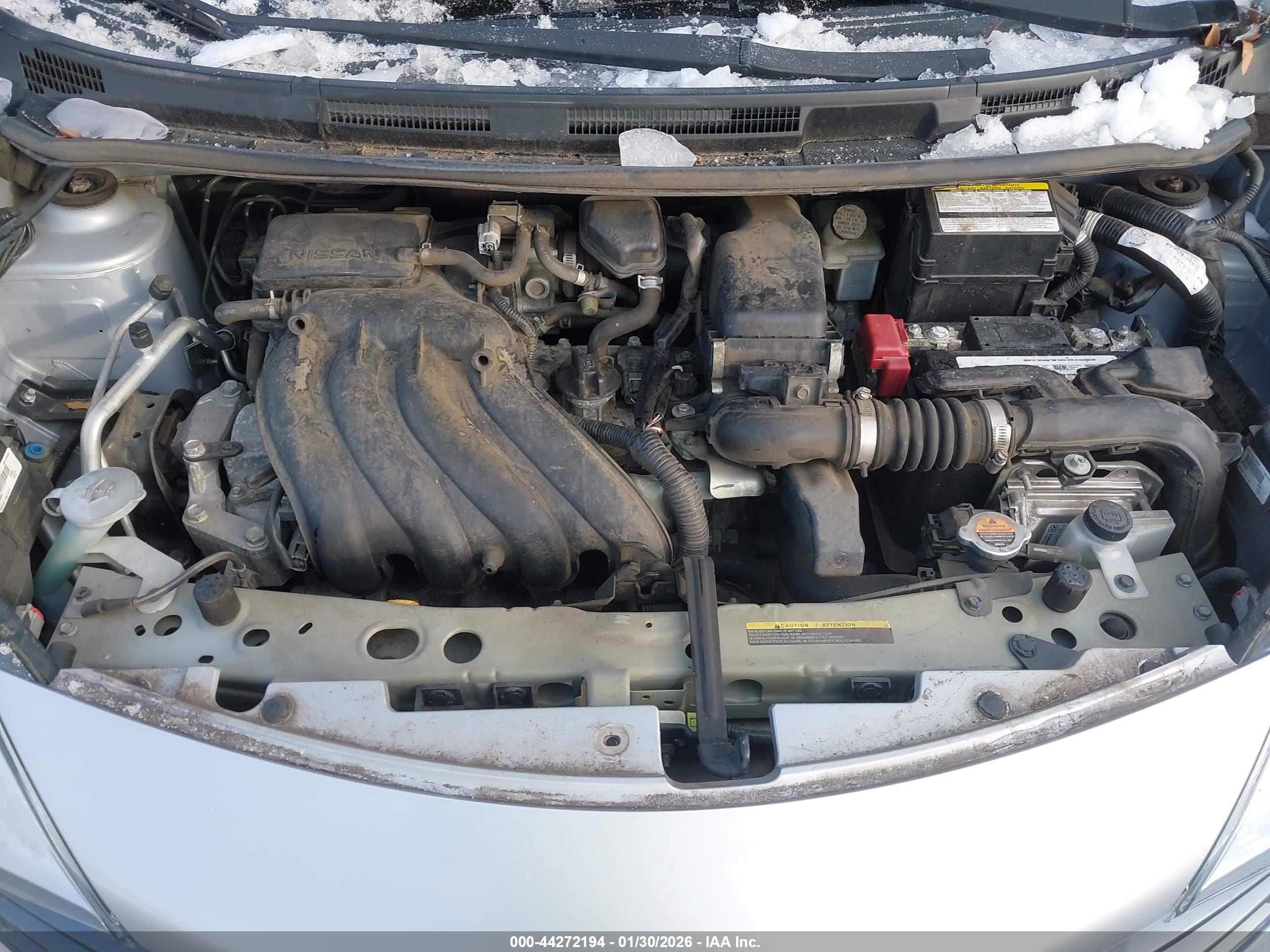 NISSAN VERSA image 10