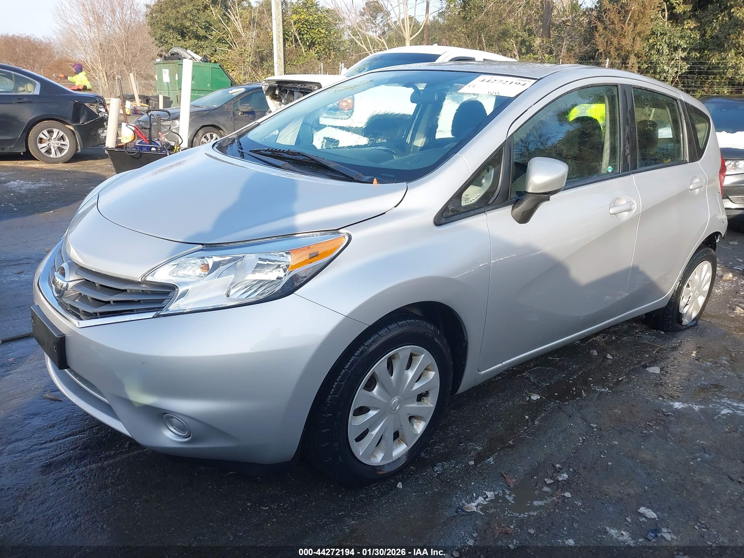 NISSAN VERSA image 2