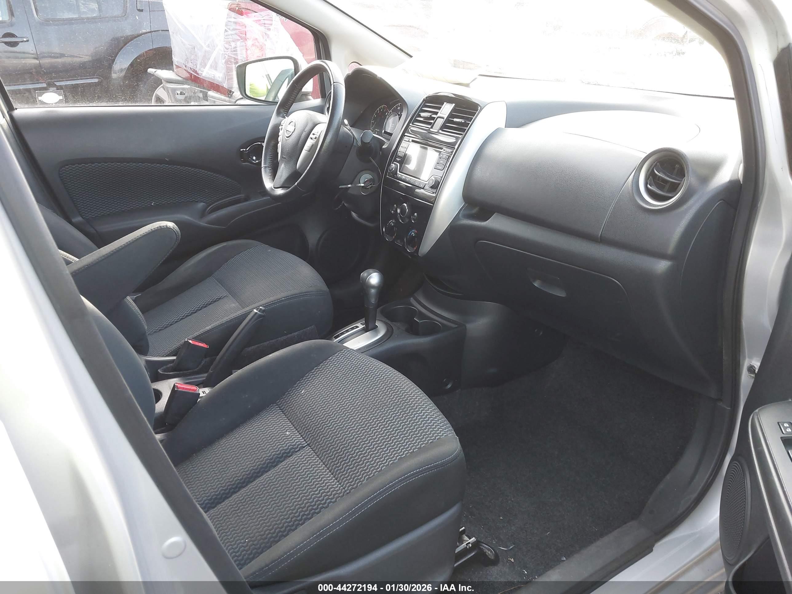 NISSAN VERSA image 5