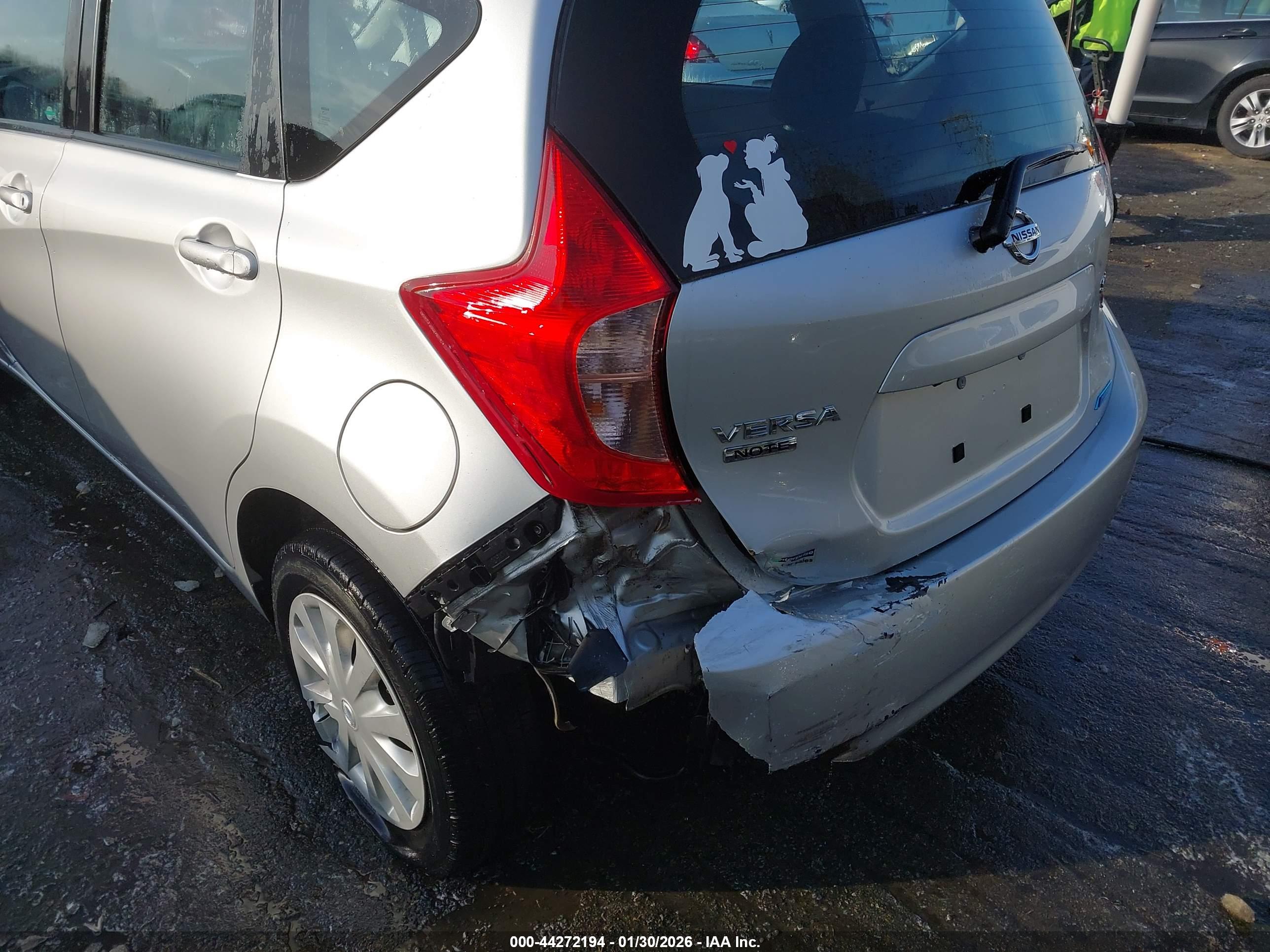 NISSAN VERSA image 6