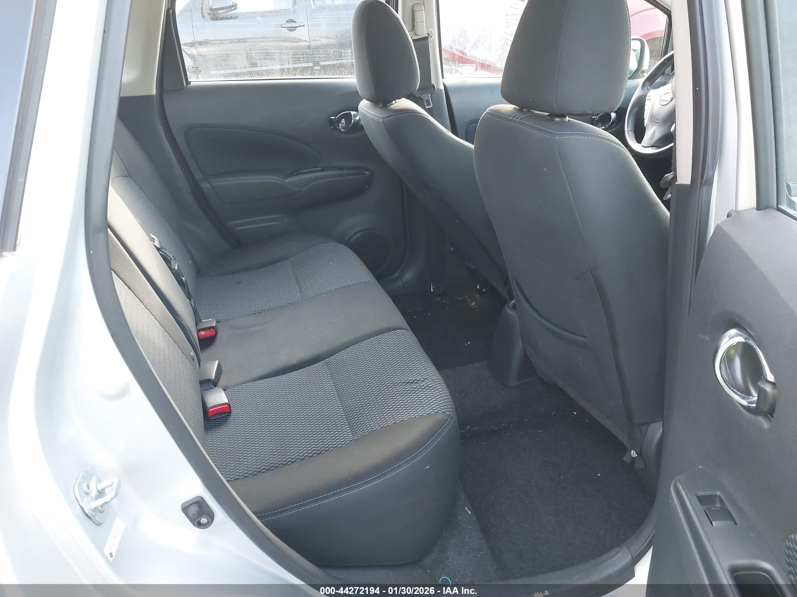 NISSAN VERSA image 8