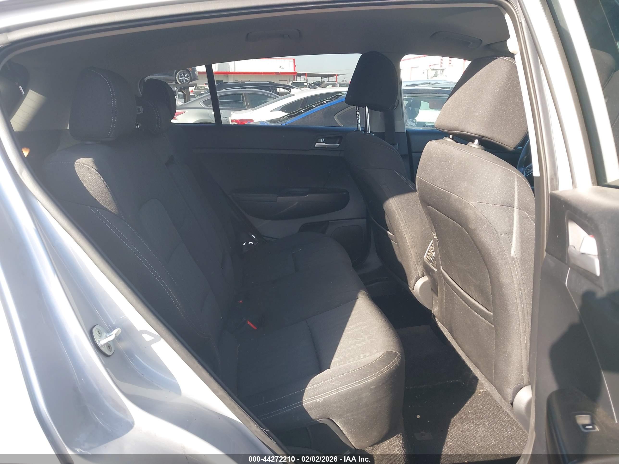 KIA SPORTAGE image 8