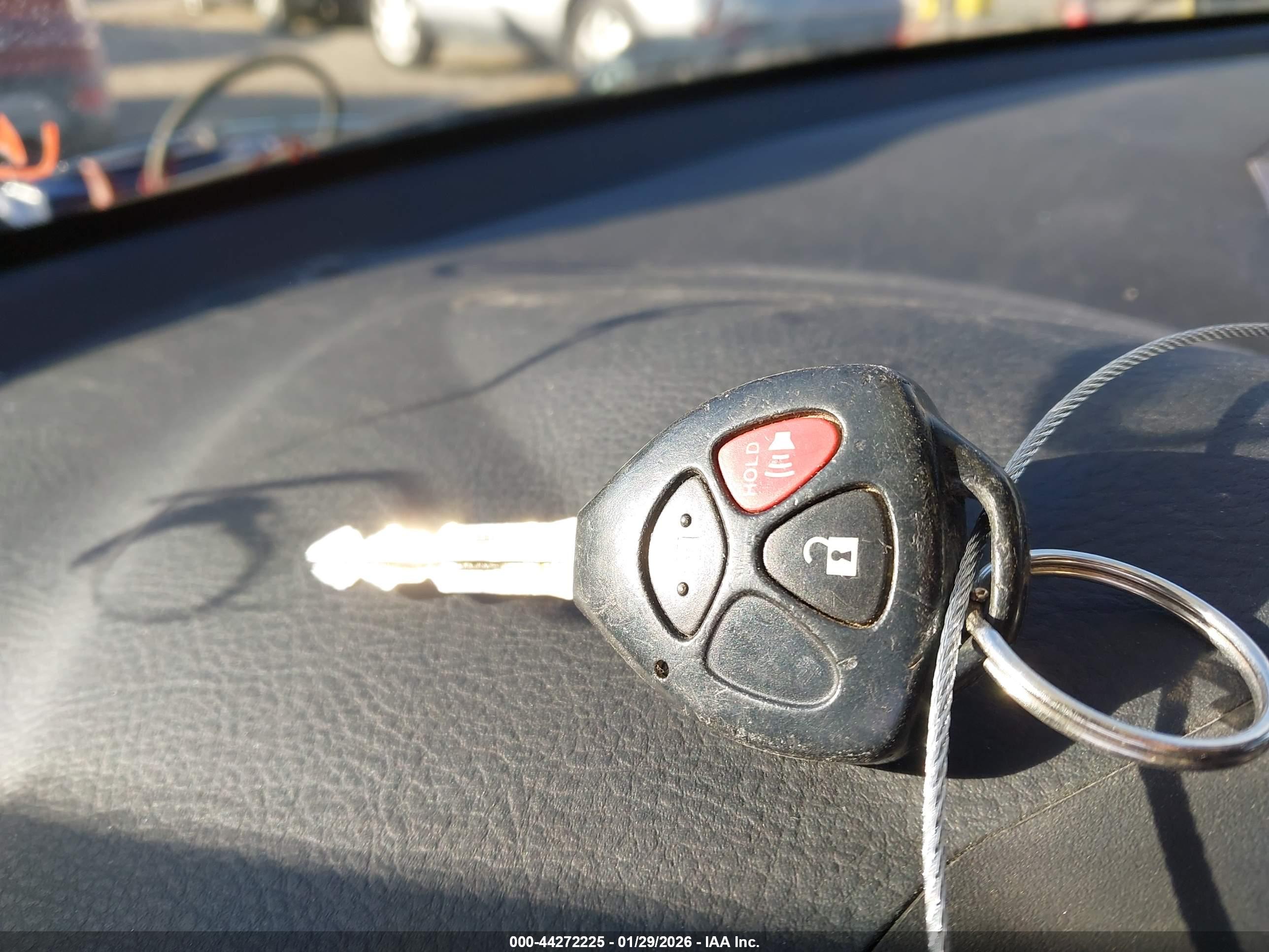 TOYOTA RAV4 image 11