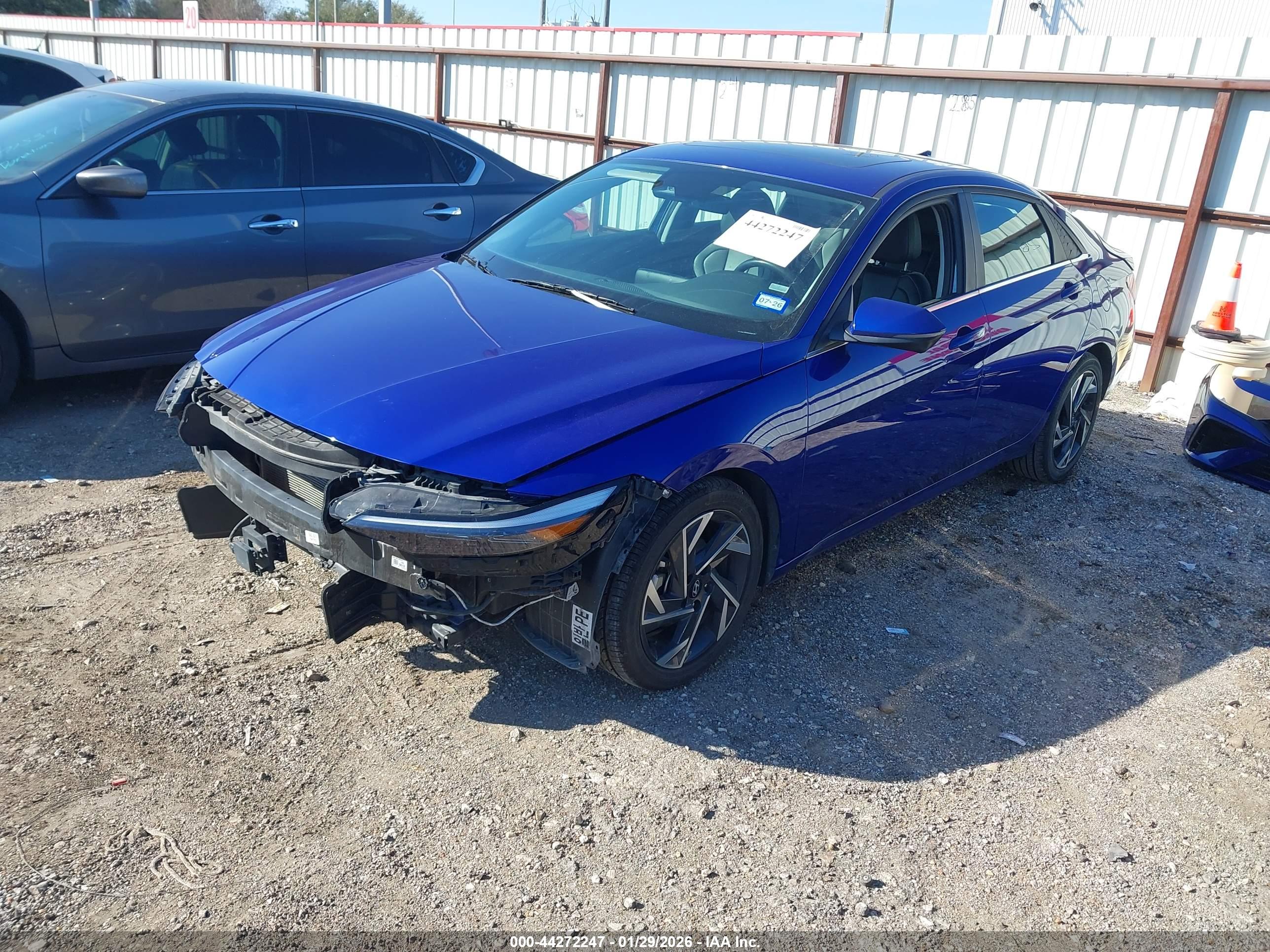 HYUNDAI ELANTRA image 2