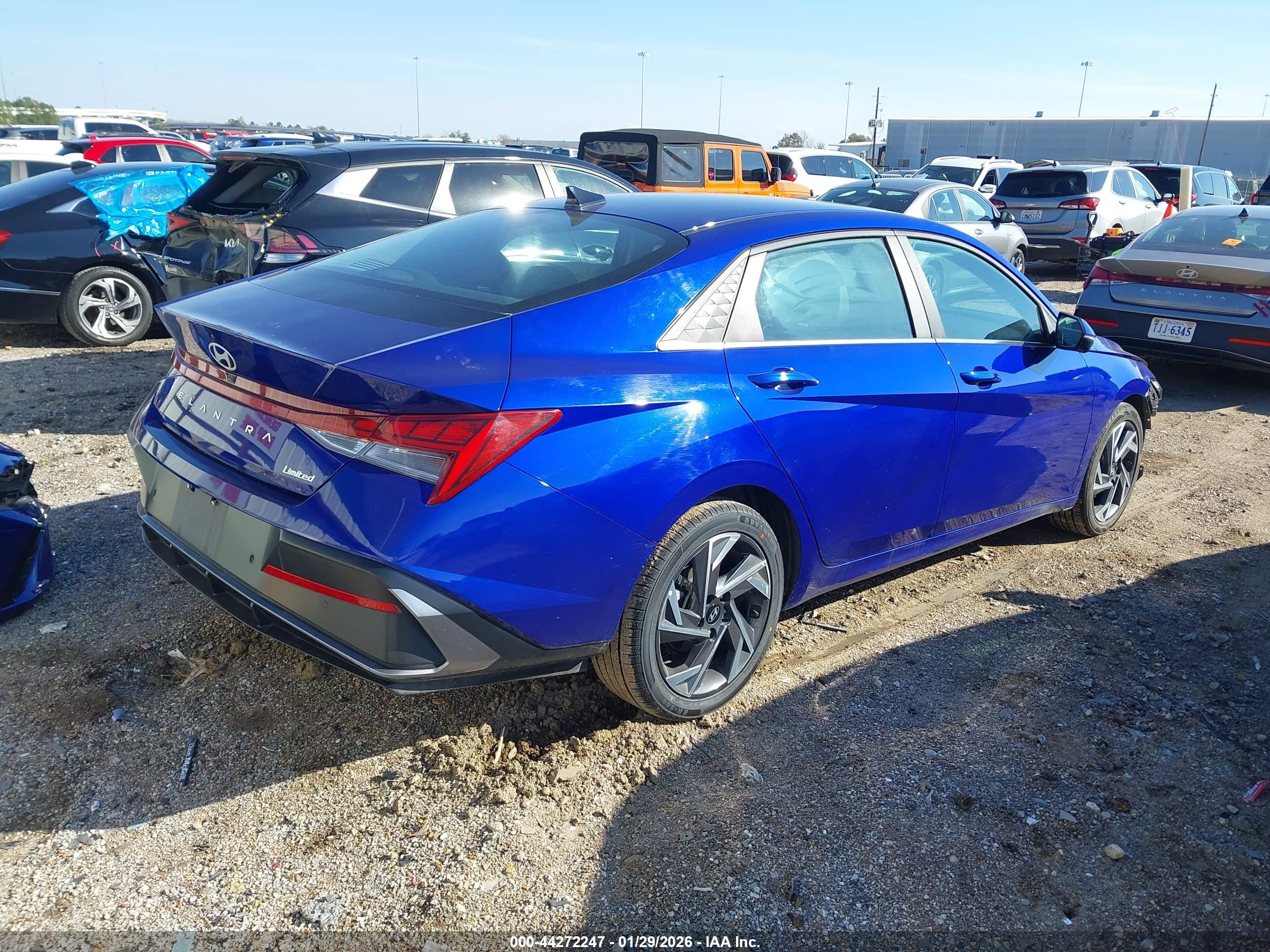 HYUNDAI ELANTRA image 4