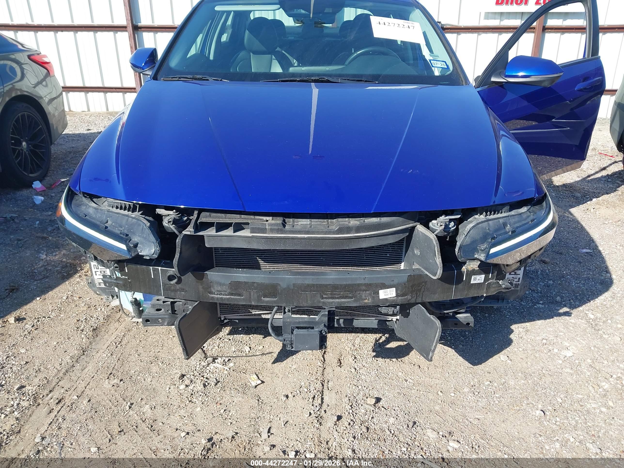 HYUNDAI ELANTRA image 6
