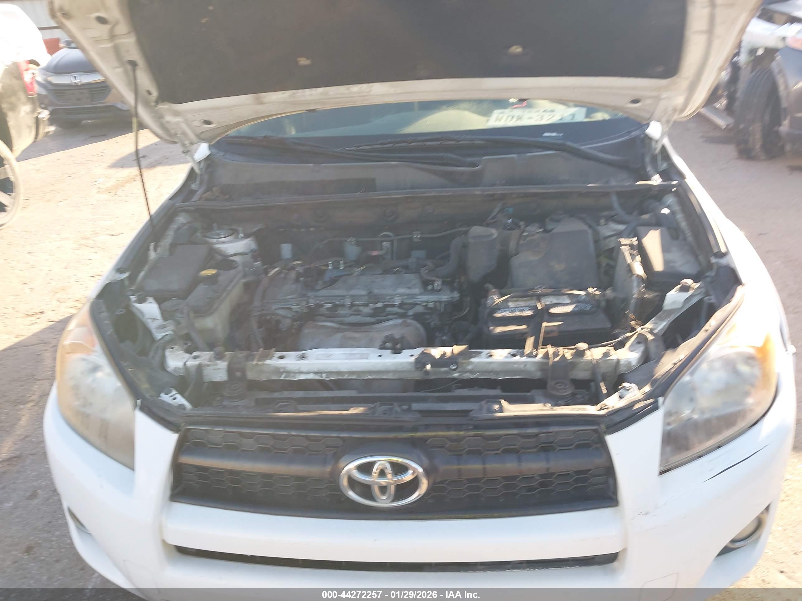 TOYOTA RAV4 image 10