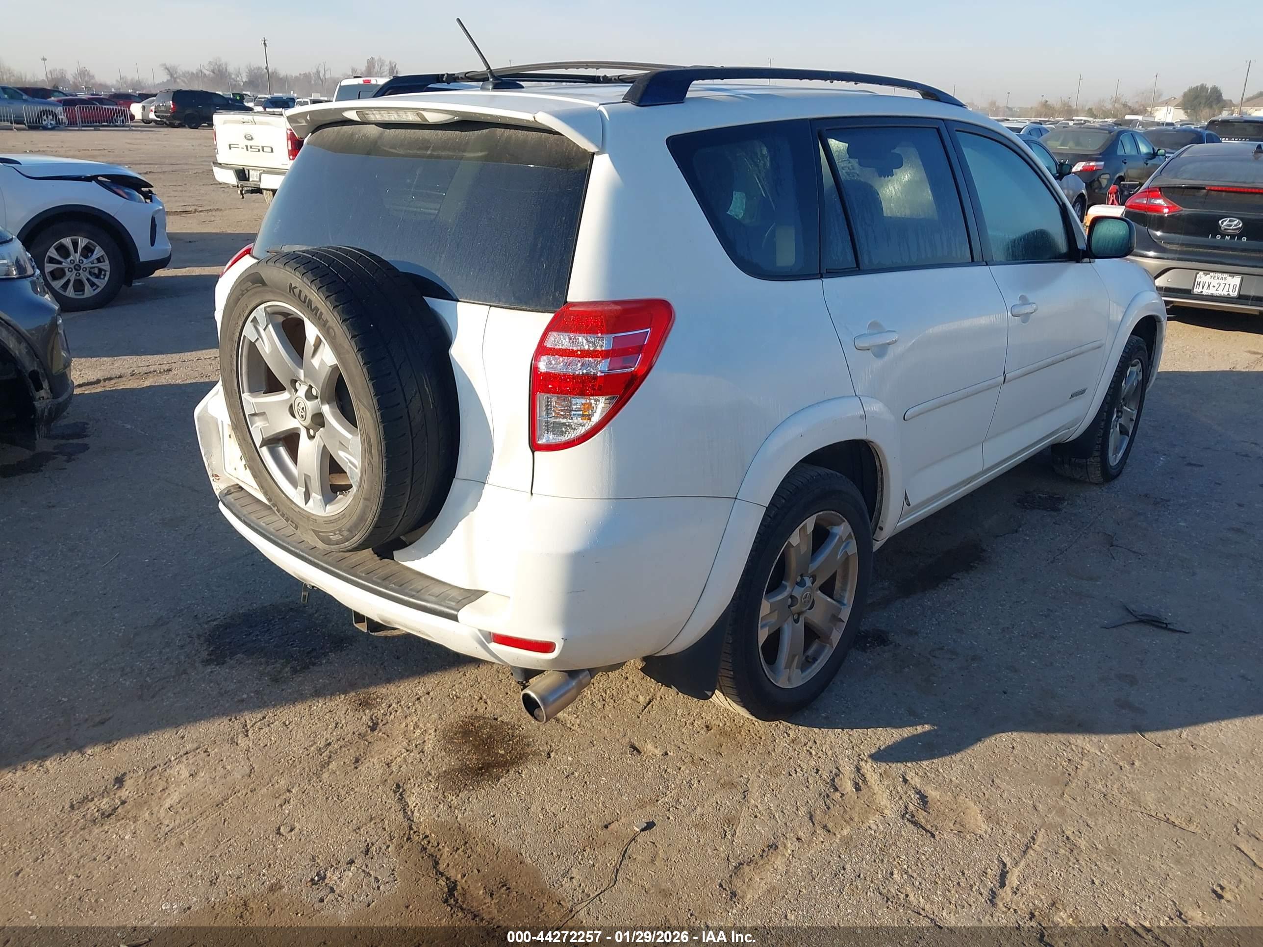 TOYOTA RAV4 image 4