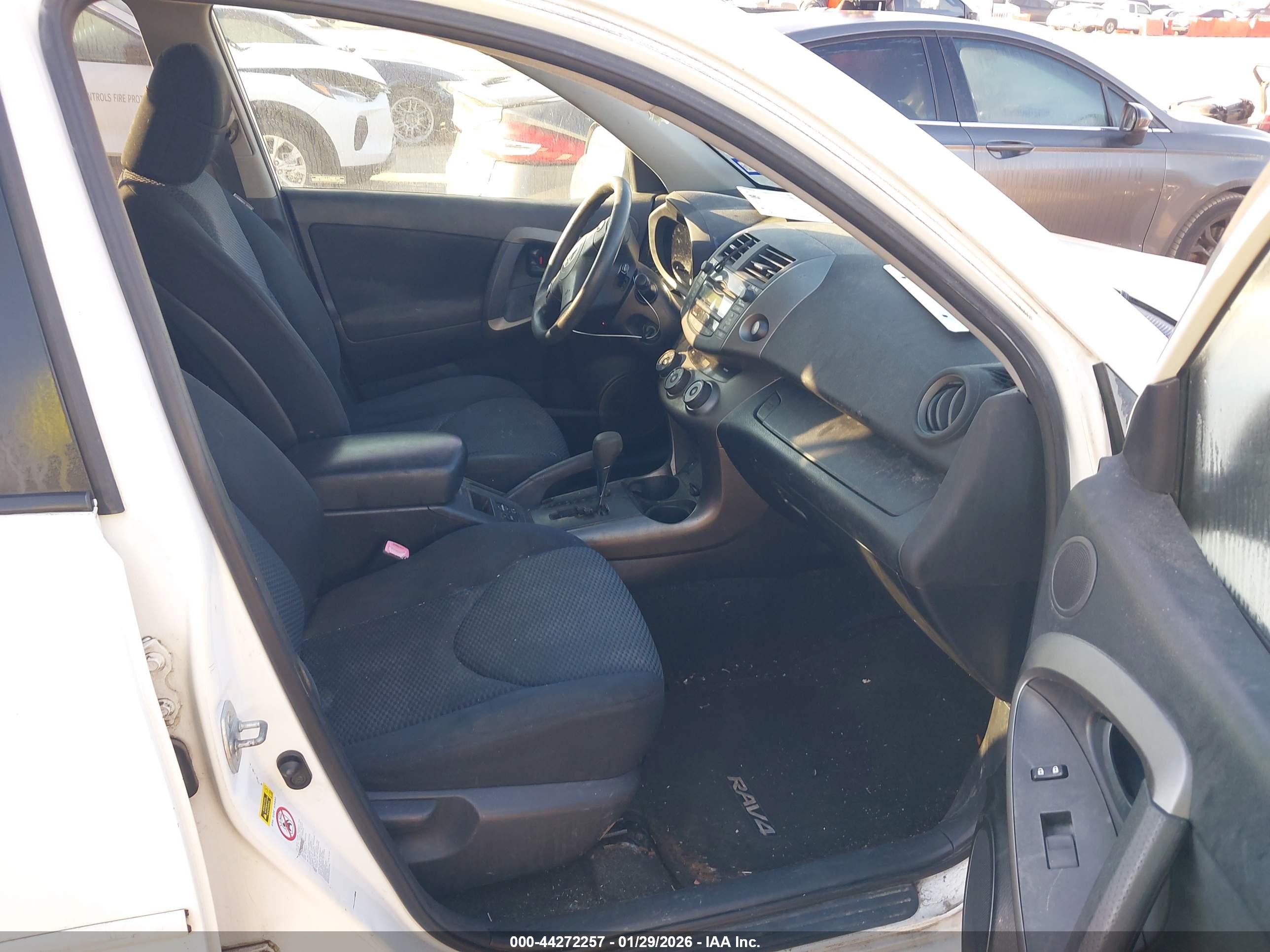 TOYOTA RAV4 image 5