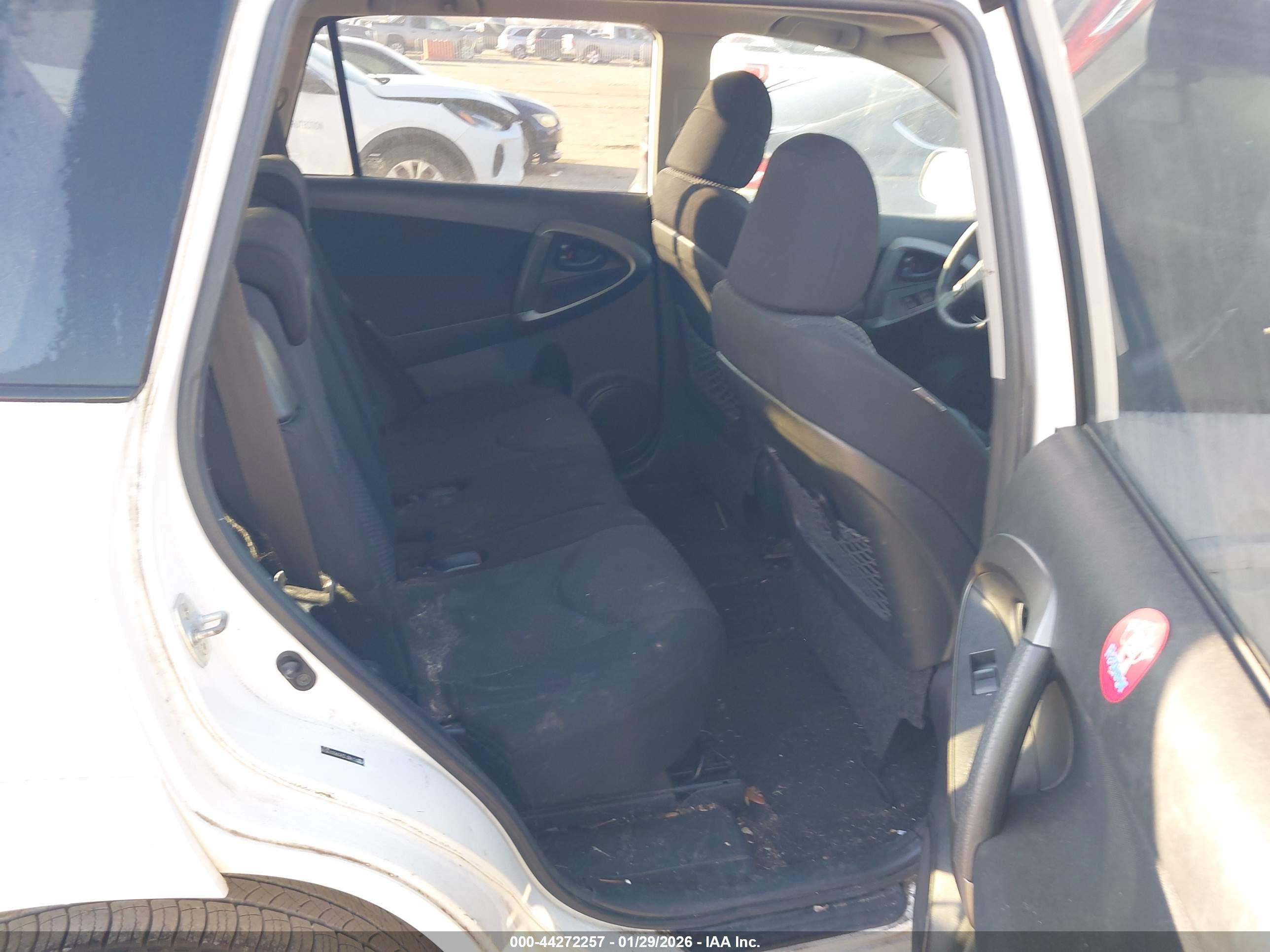 TOYOTA RAV4 image 8