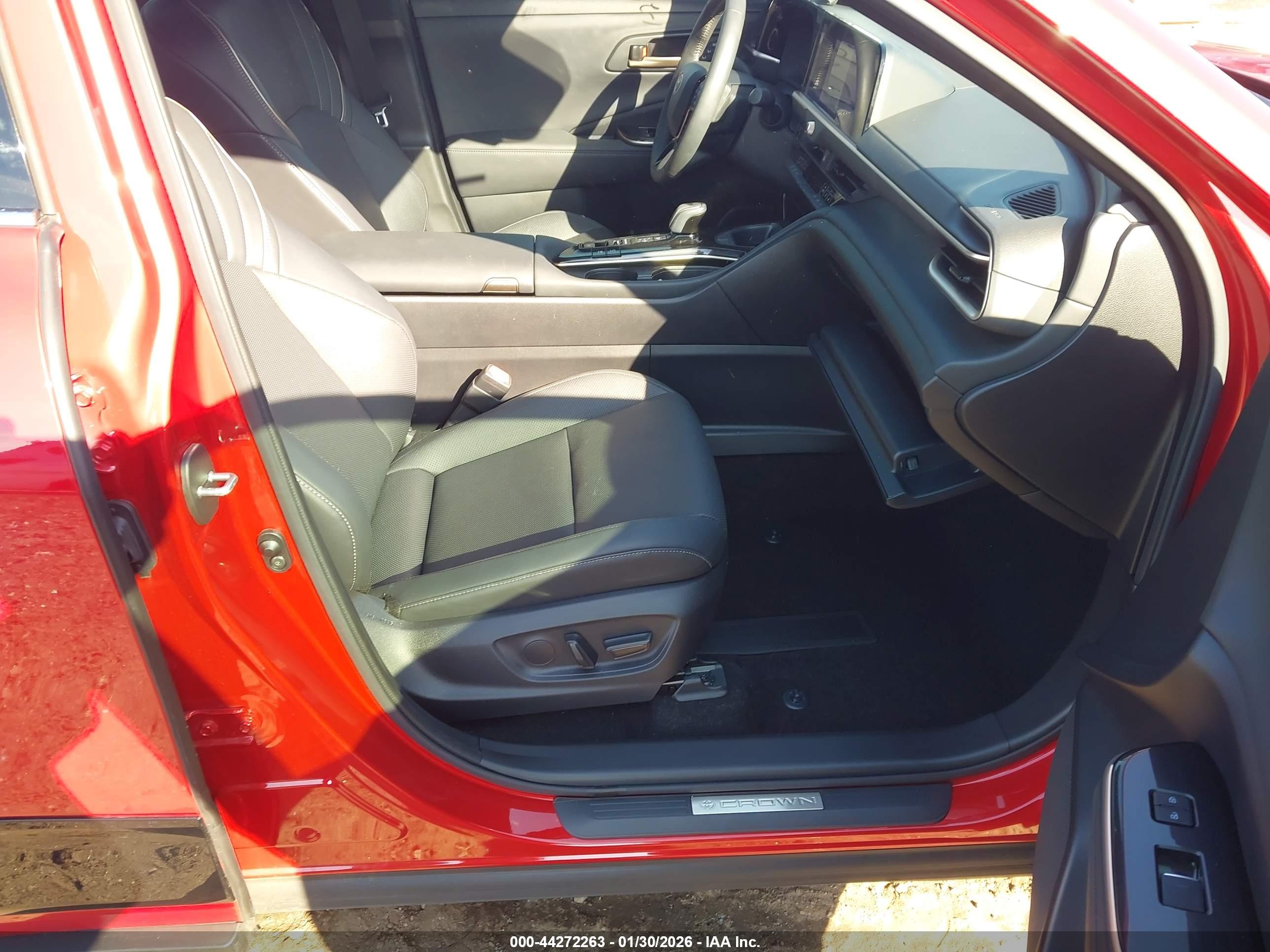 TOYOTA CROWN image 5