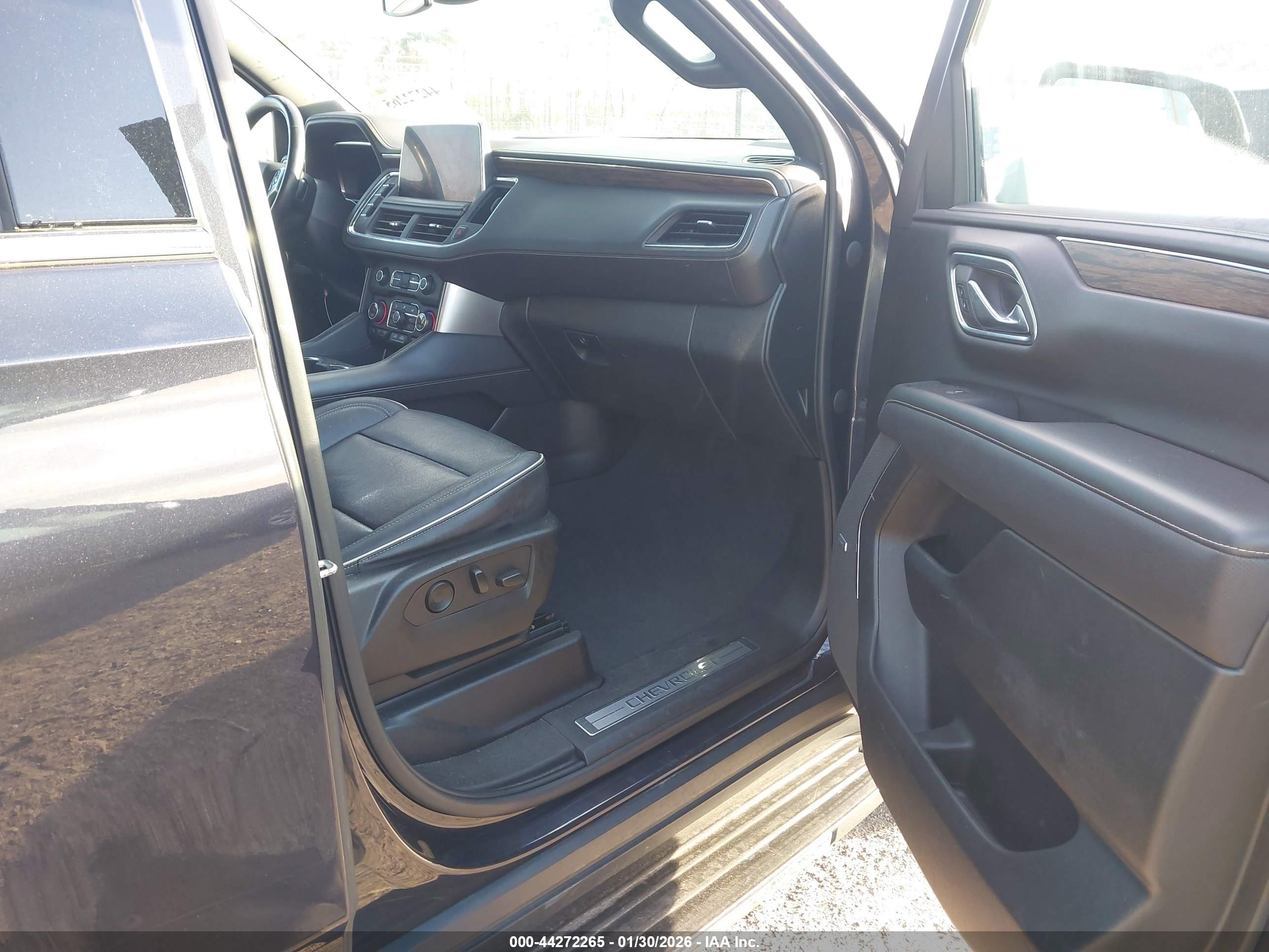 CHEVROLET SUBURBAN image 5