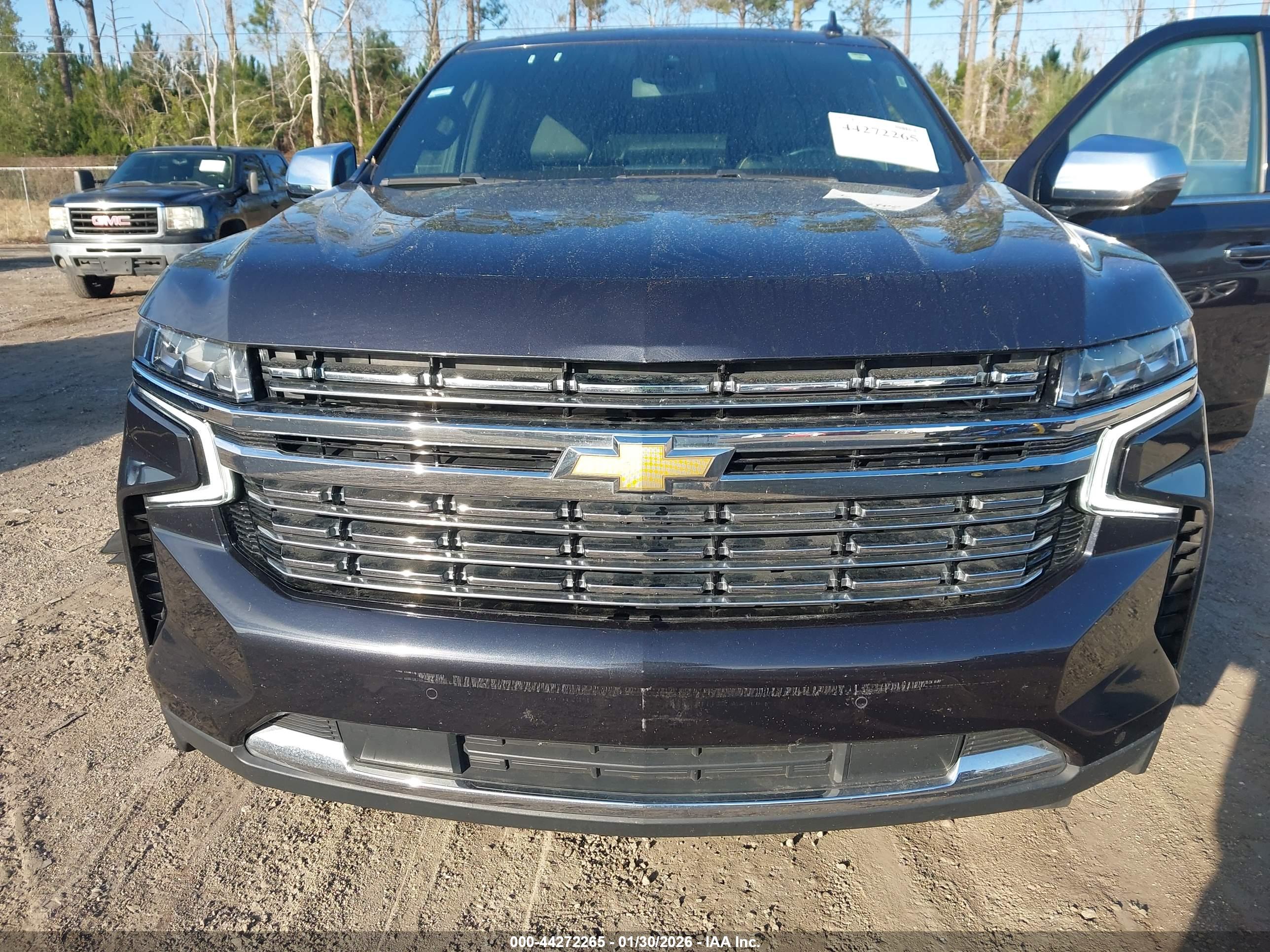 CHEVROLET SUBURBAN image 6
