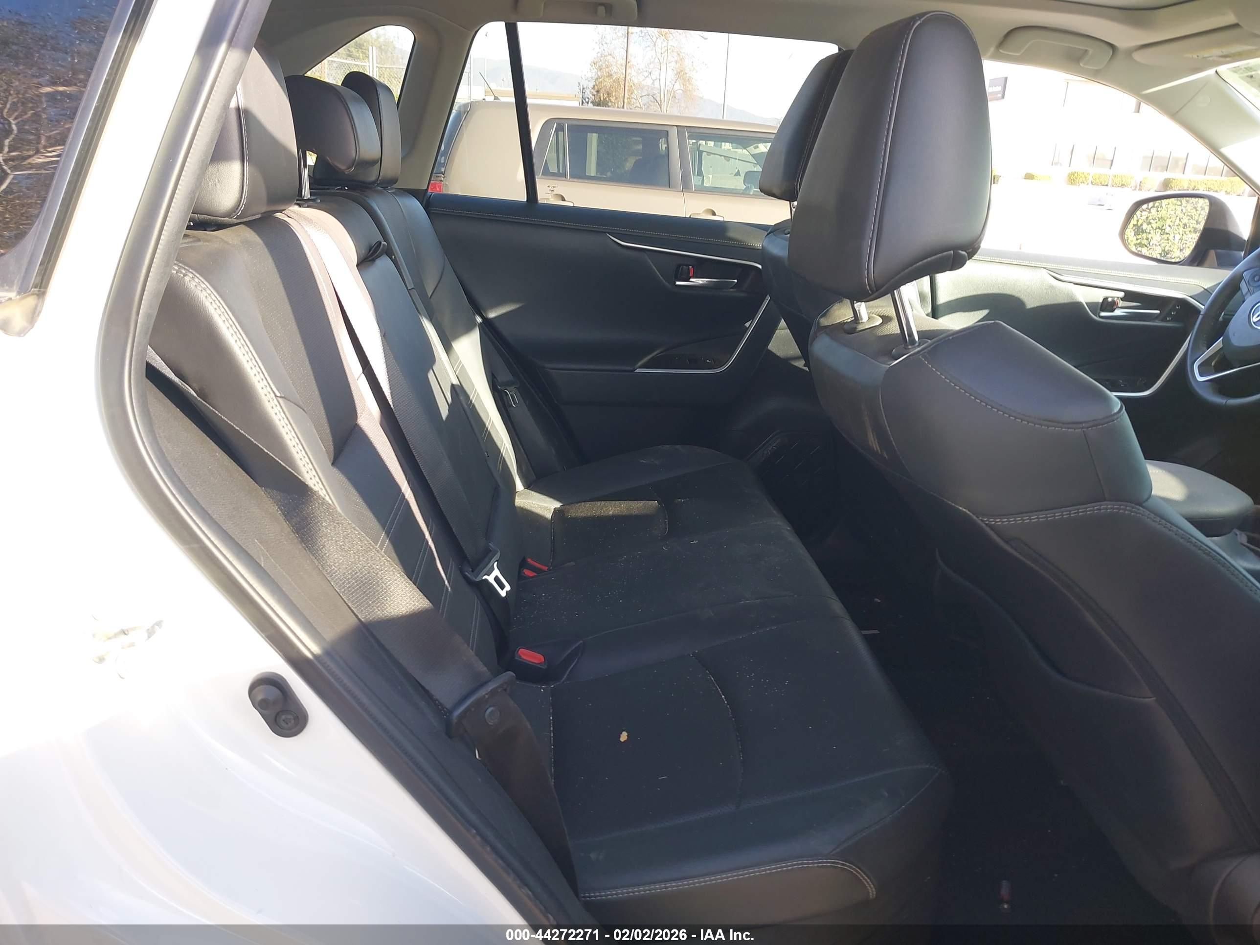 TOYOTA RAV4 image 8