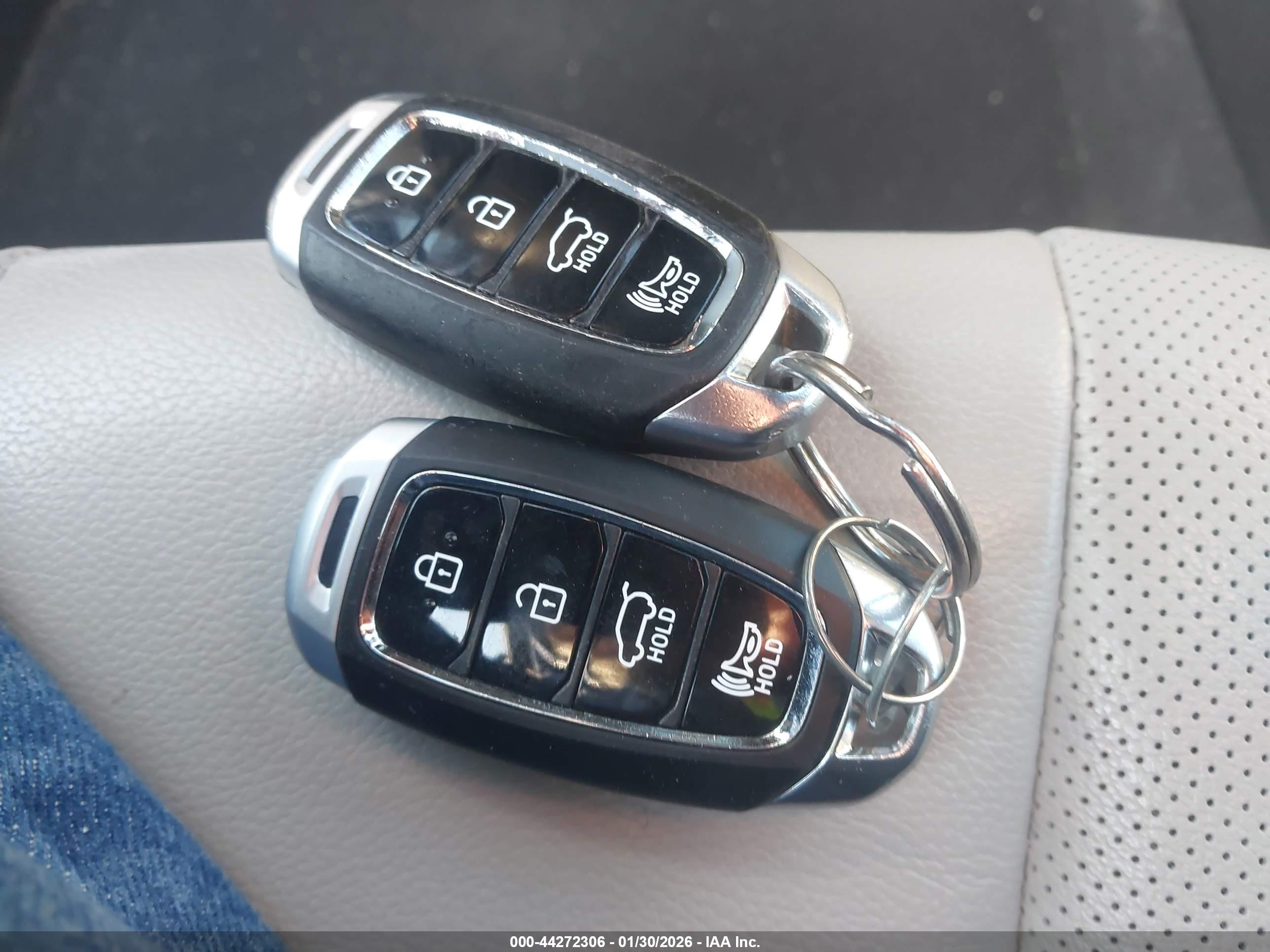 HYUNDAI VELOSTER image 11