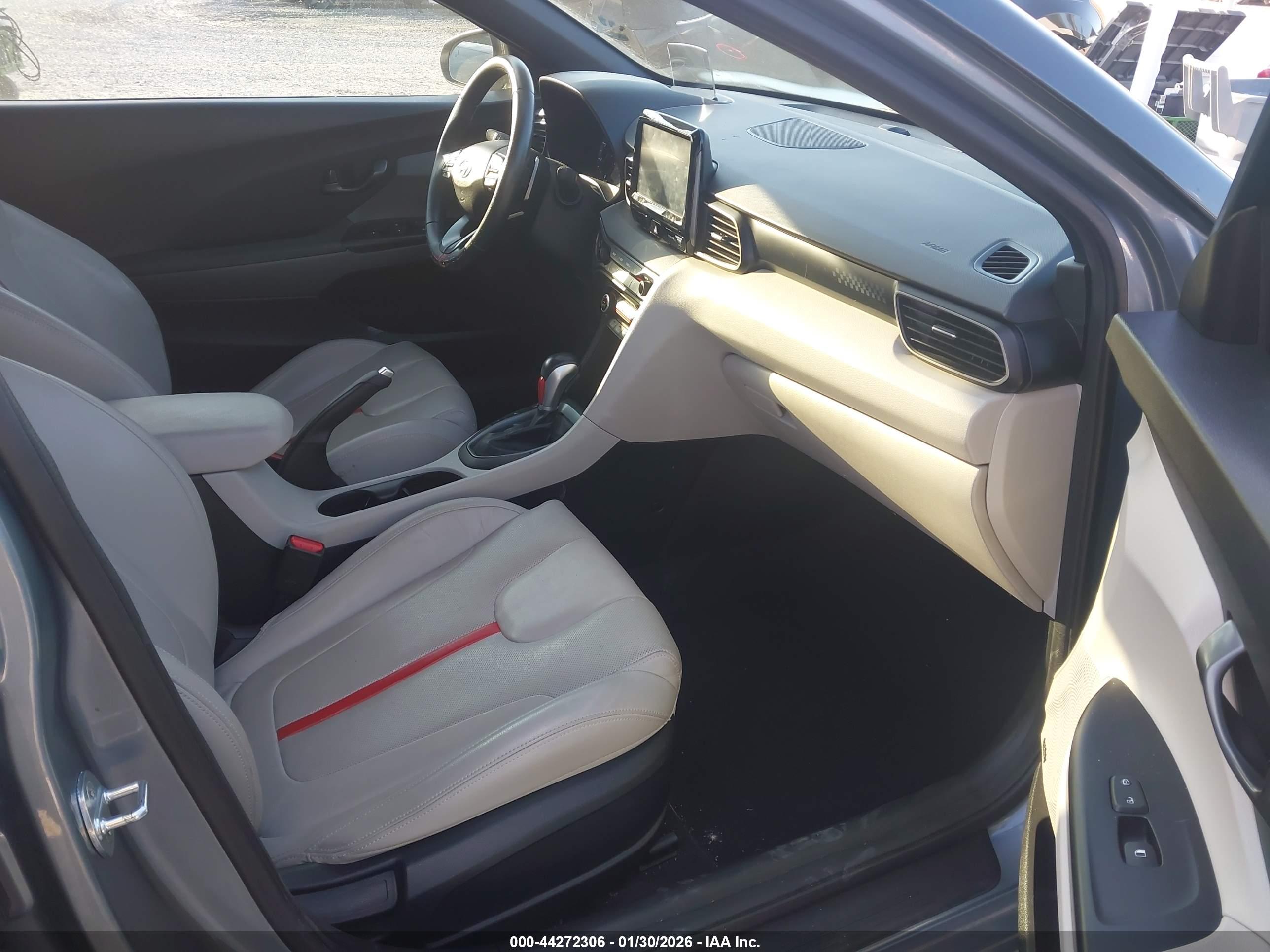 HYUNDAI VELOSTER image 5