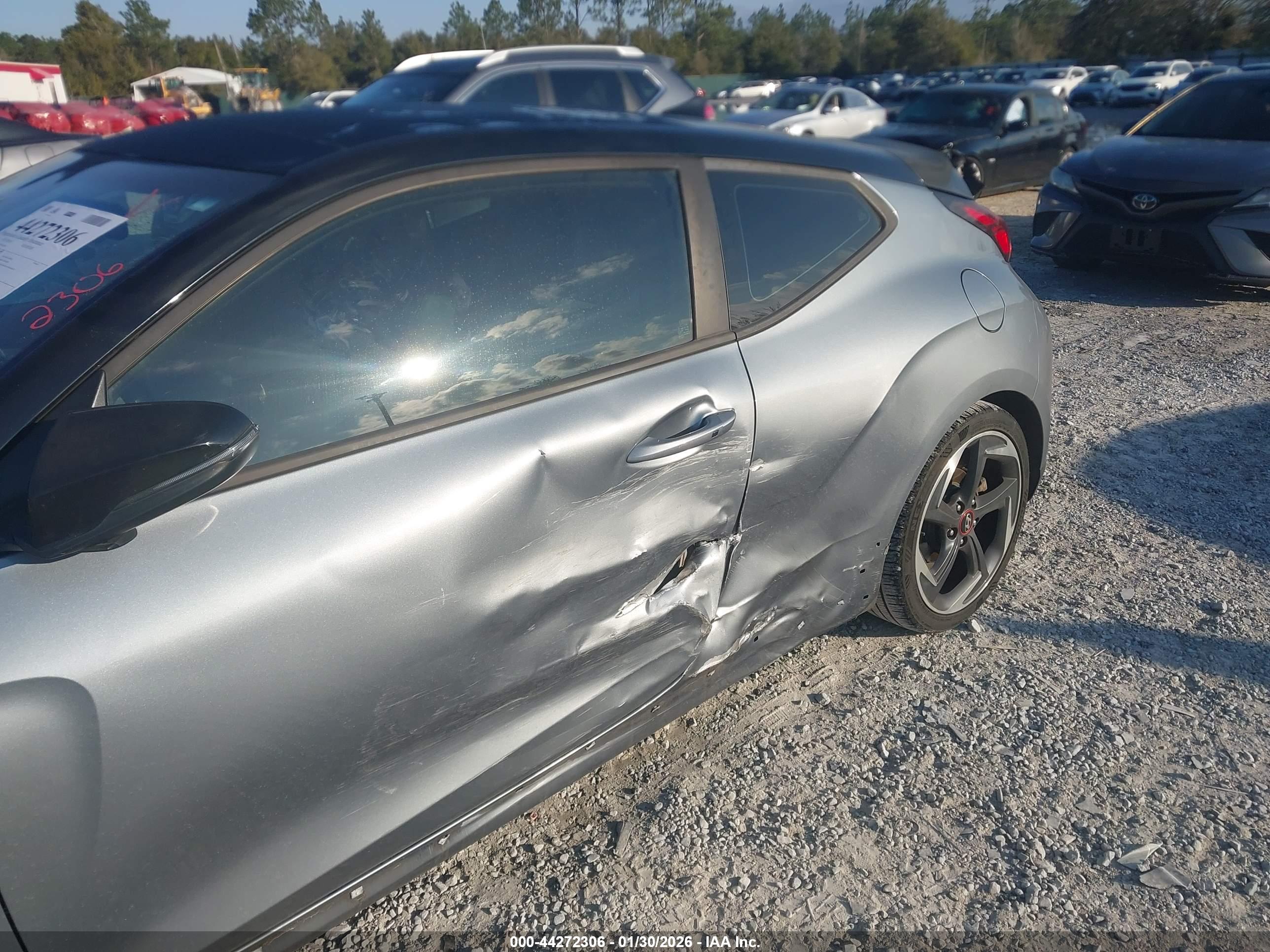 HYUNDAI VELOSTER image 6