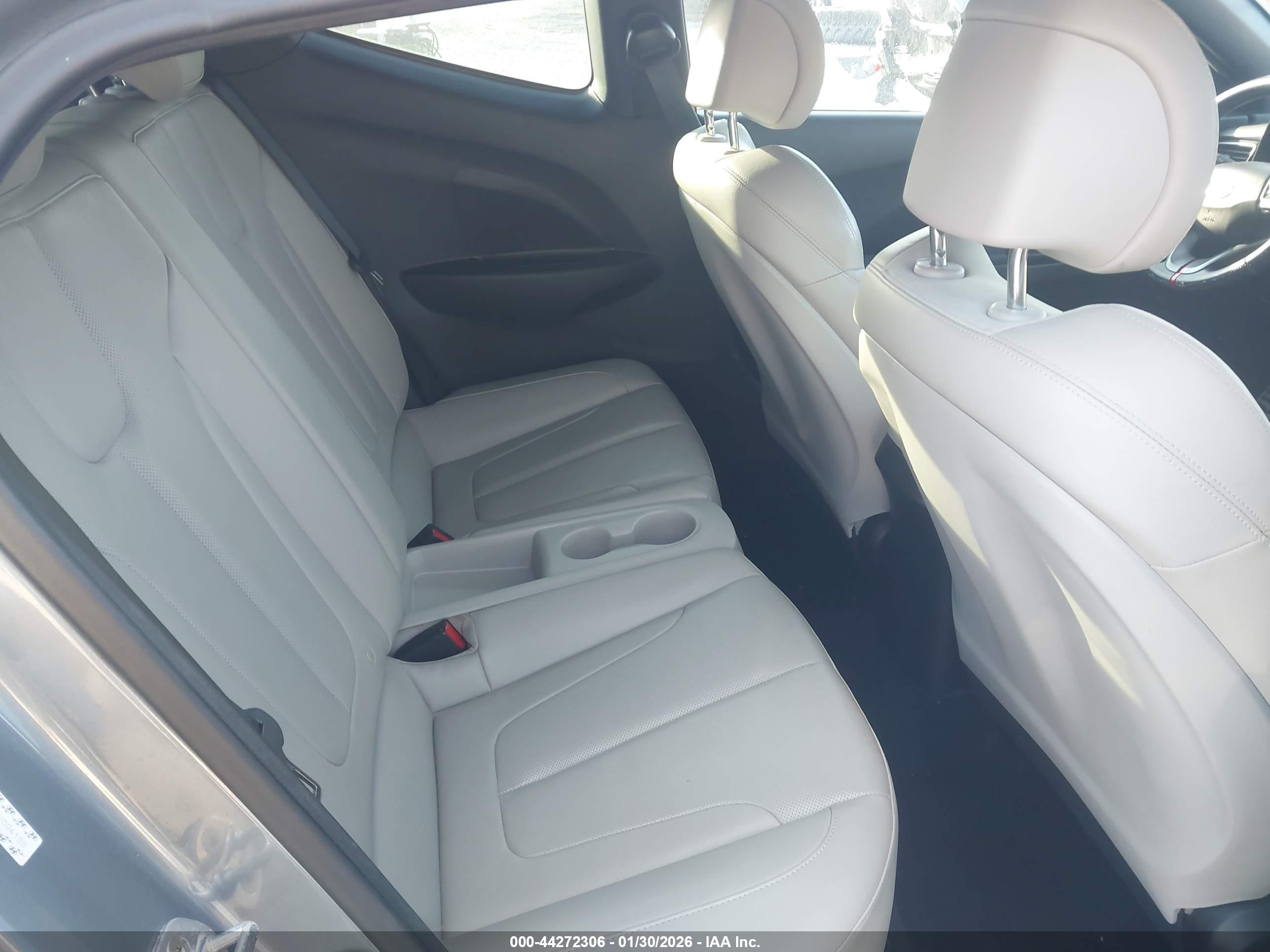 HYUNDAI VELOSTER image 8