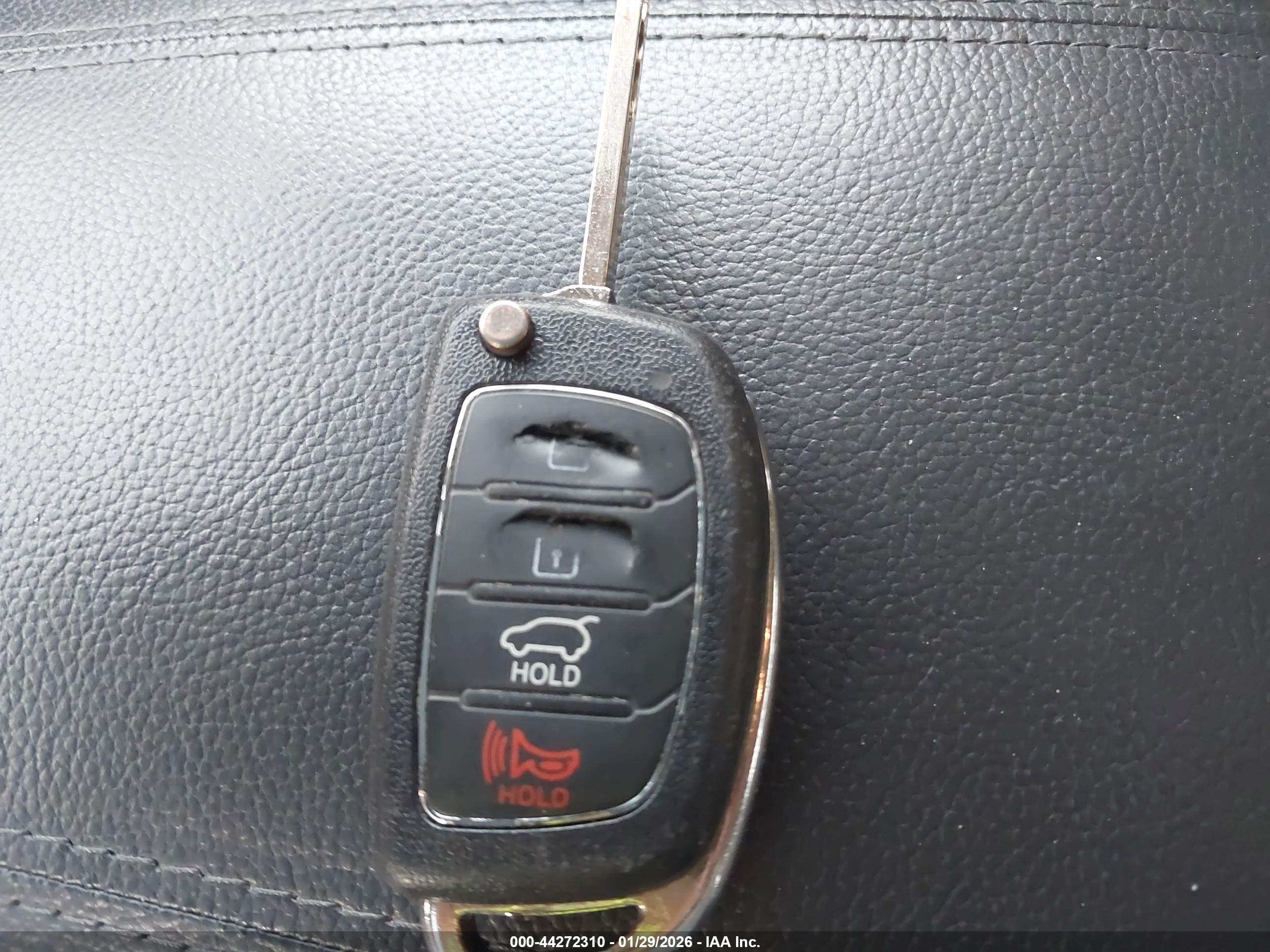 HYUNDAI SANTA image 11