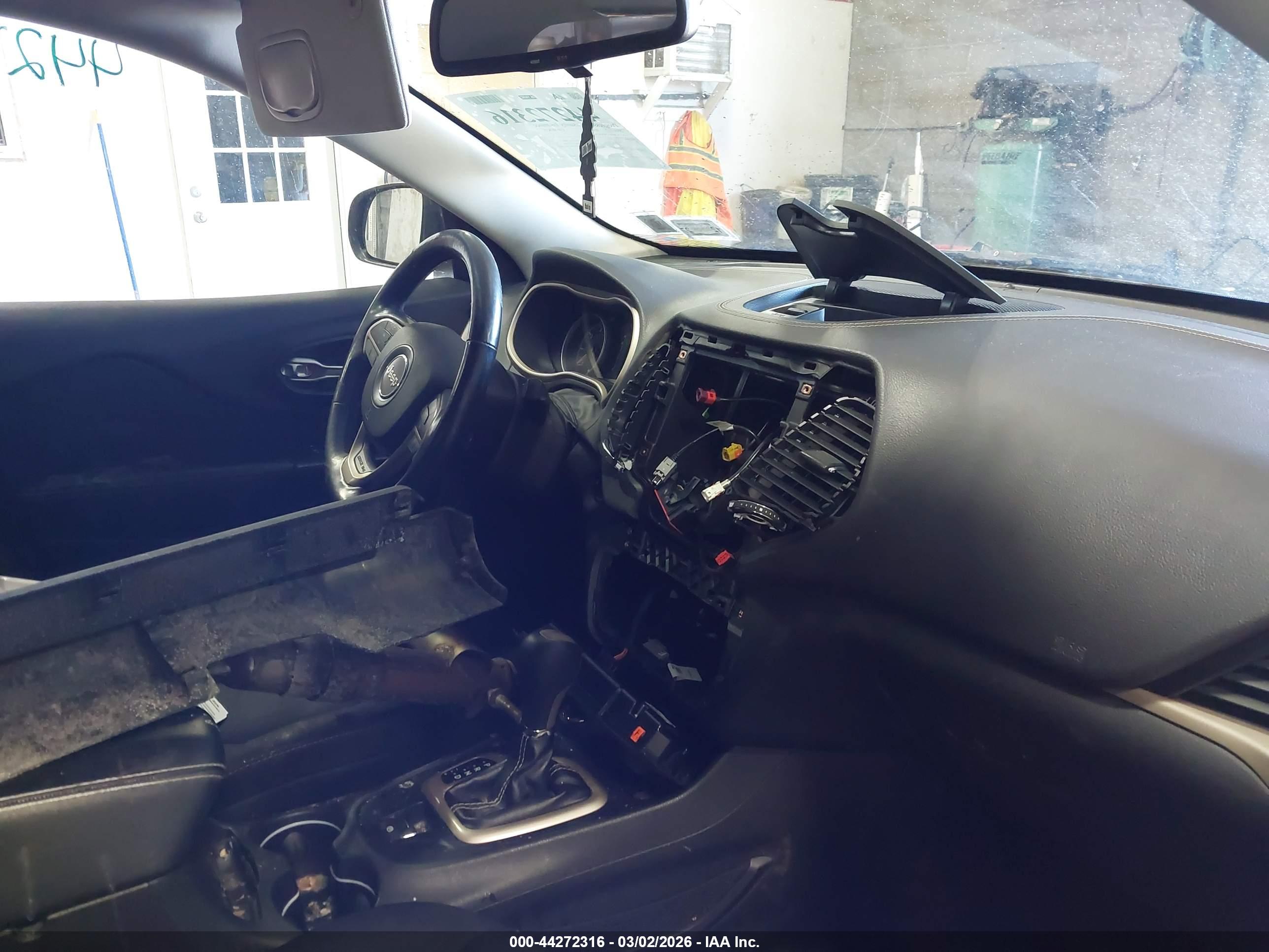 JEEP CHEROKEE image 5