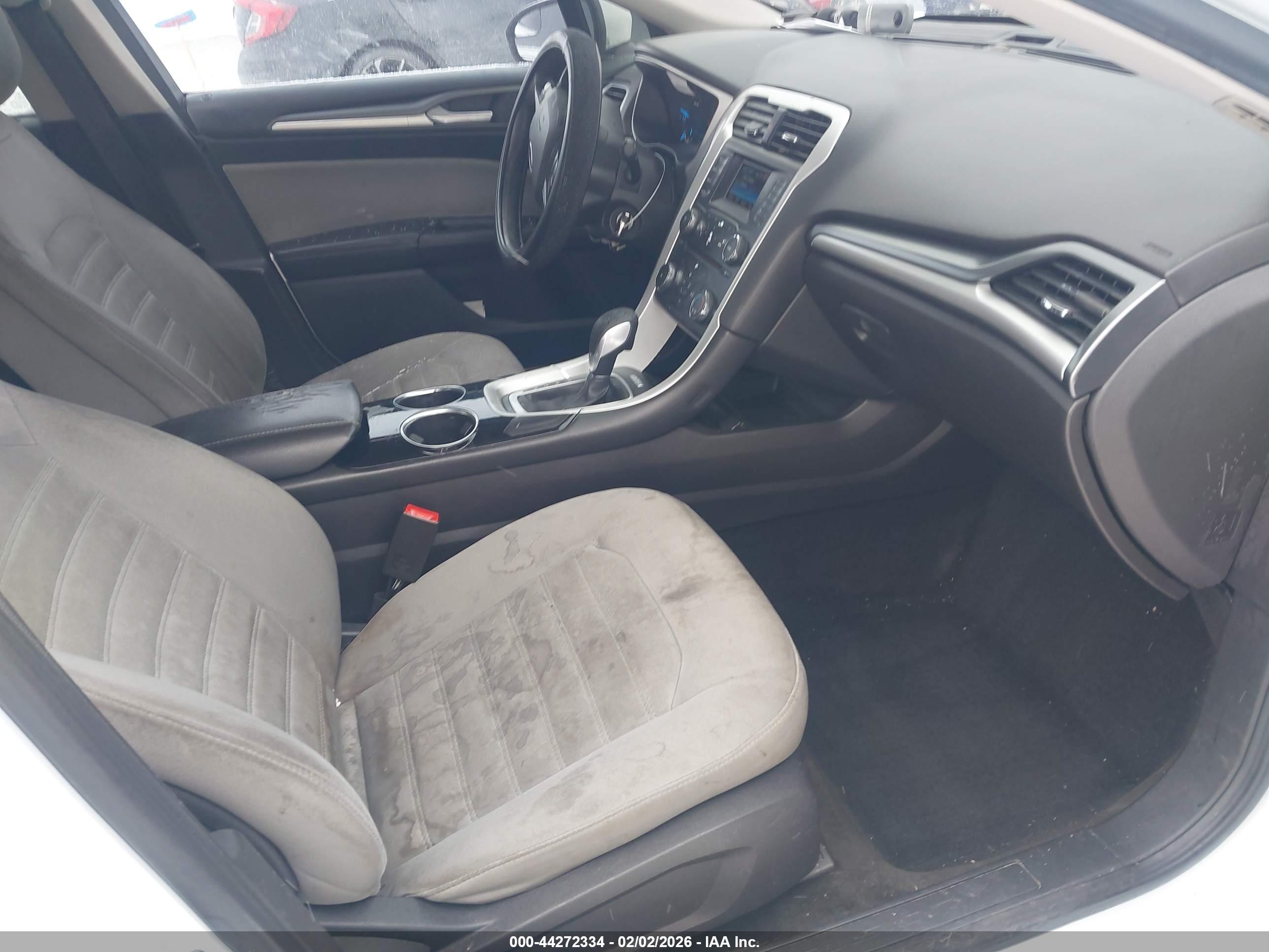 FORD FUSION image 5