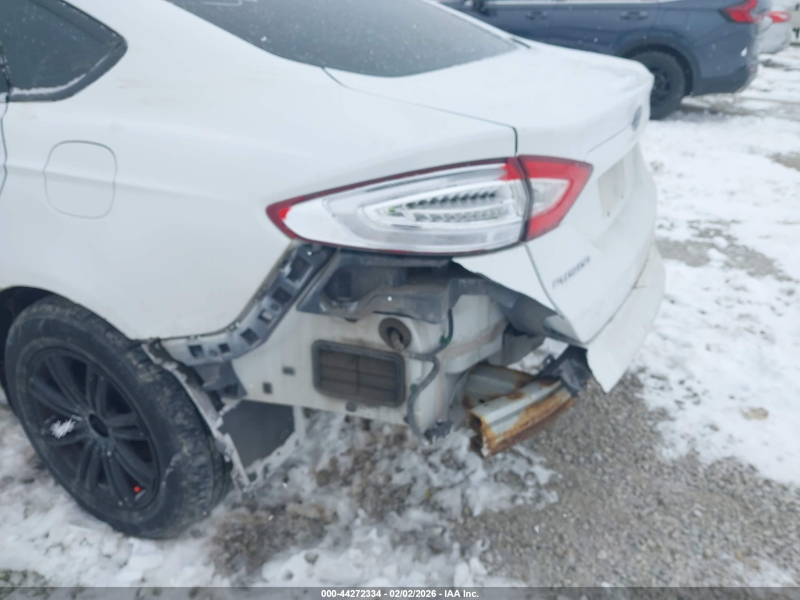 FORD FUSION image 6