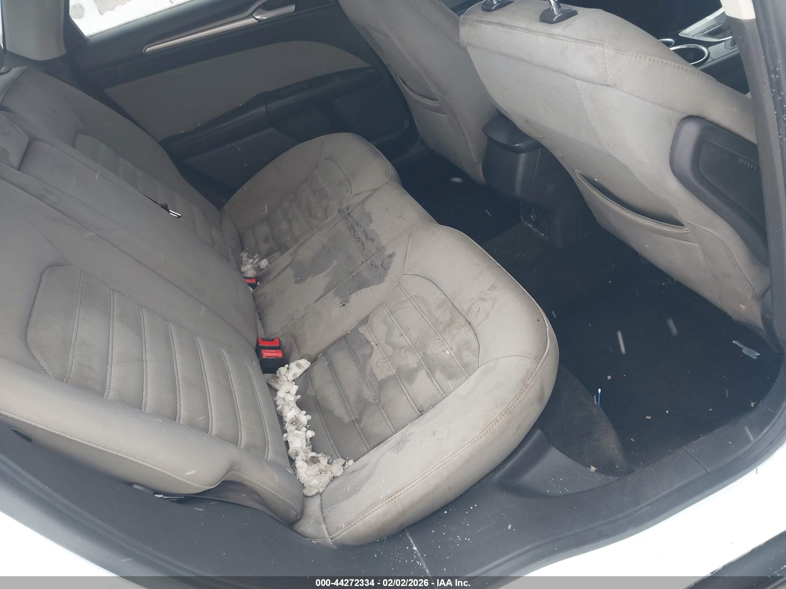 FORD FUSION image 8