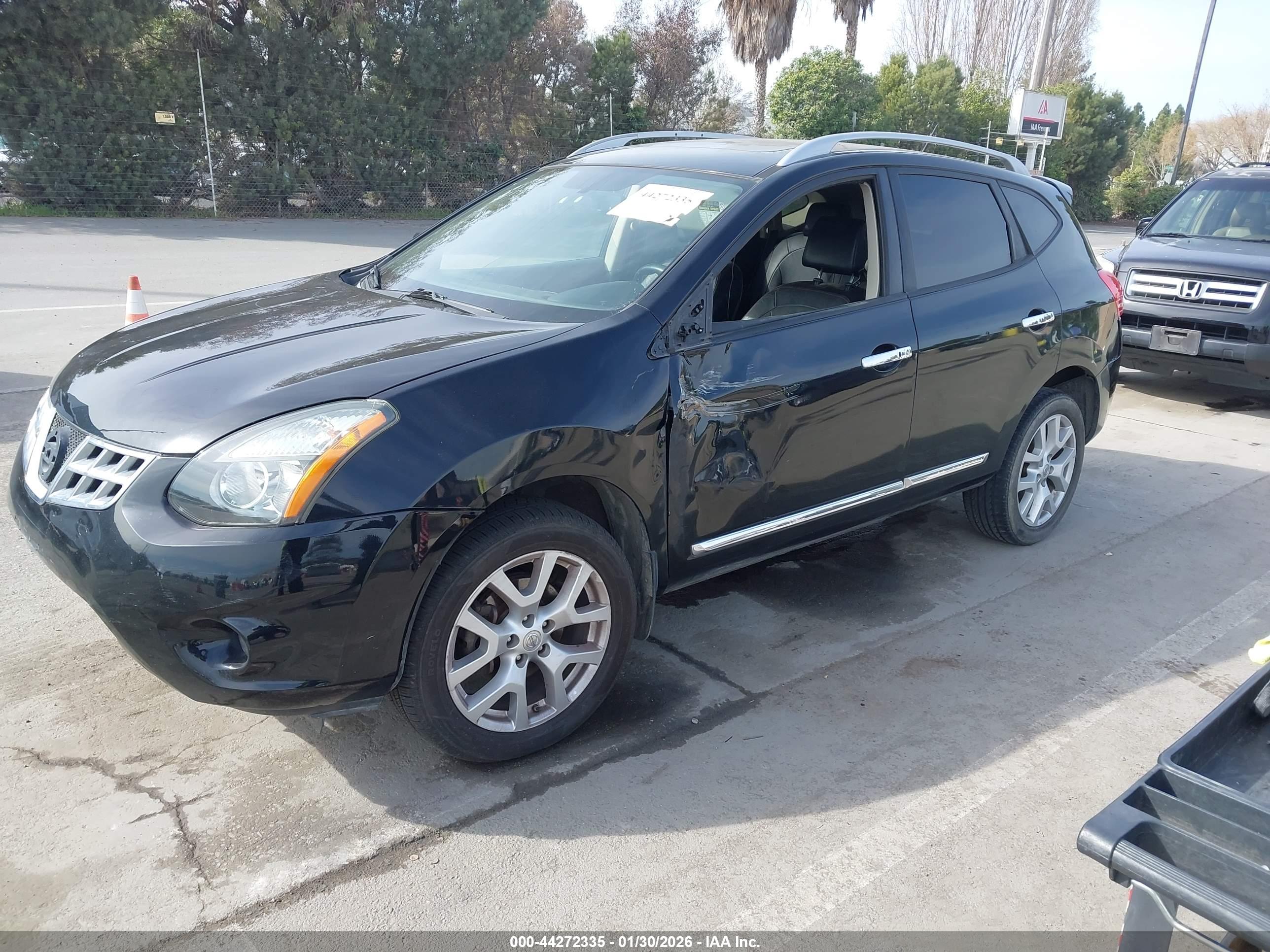 NISSAN ROGUE image 2