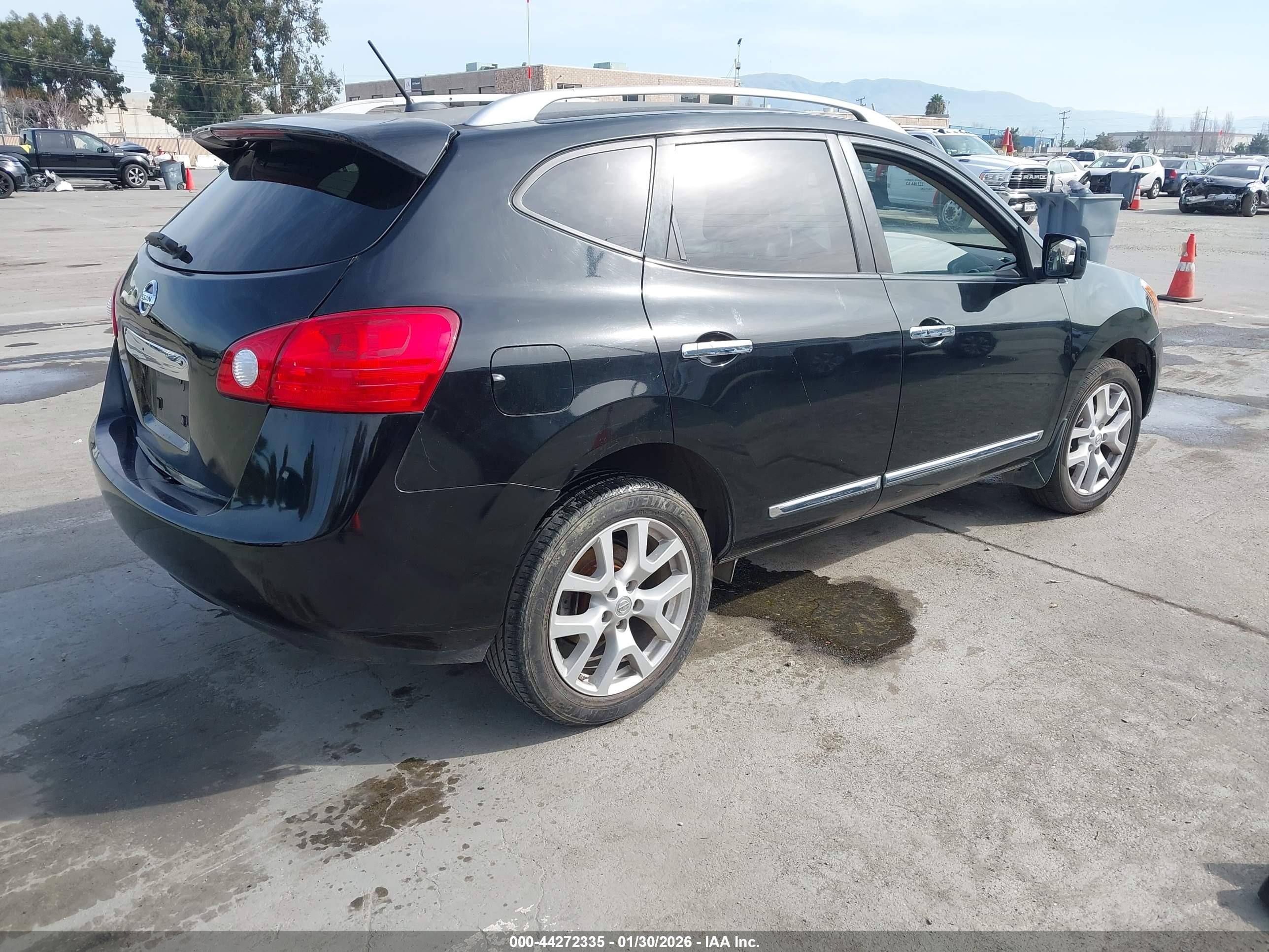 NISSAN ROGUE image 4