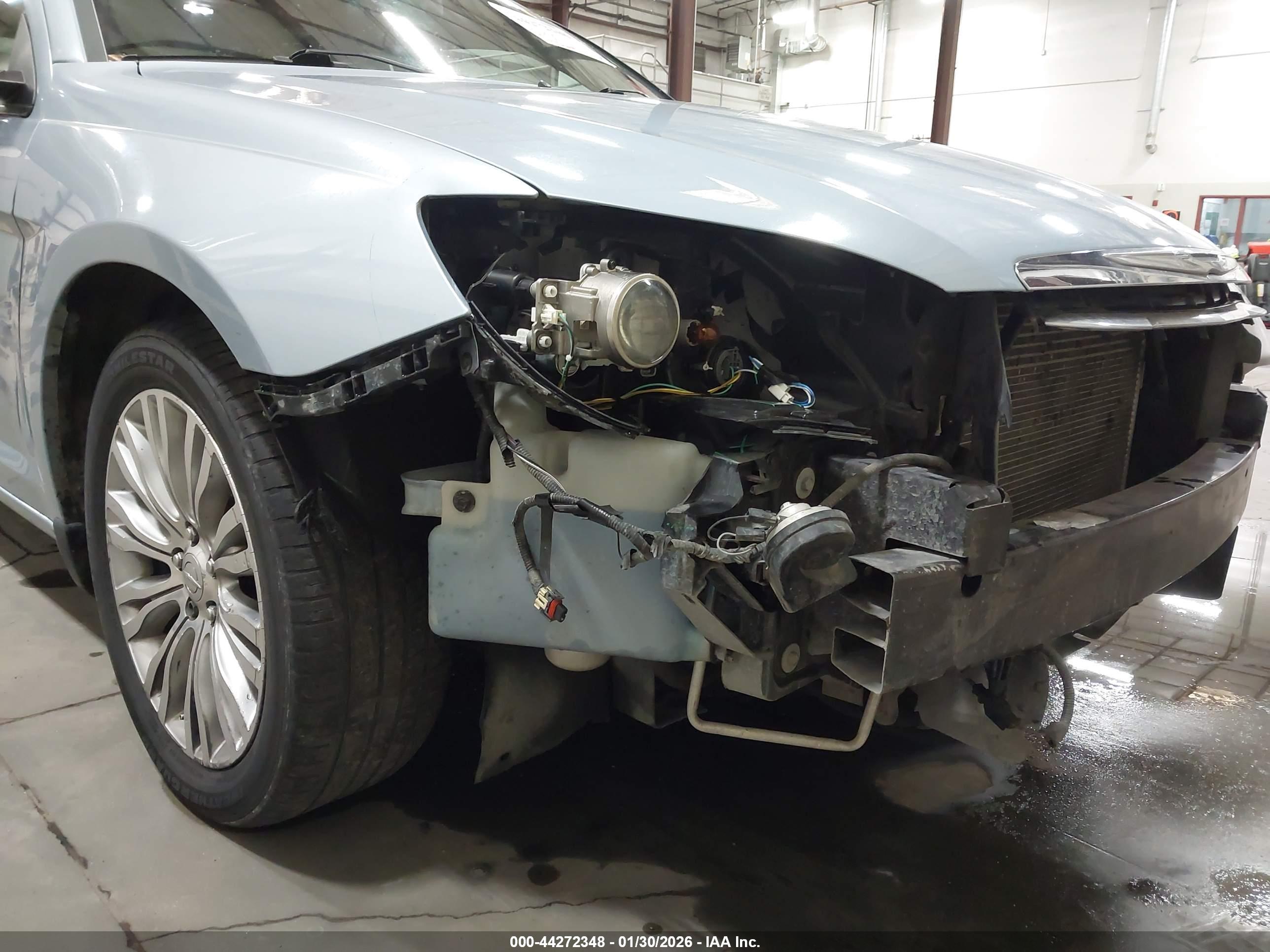 CHRYSLER 200 image 6