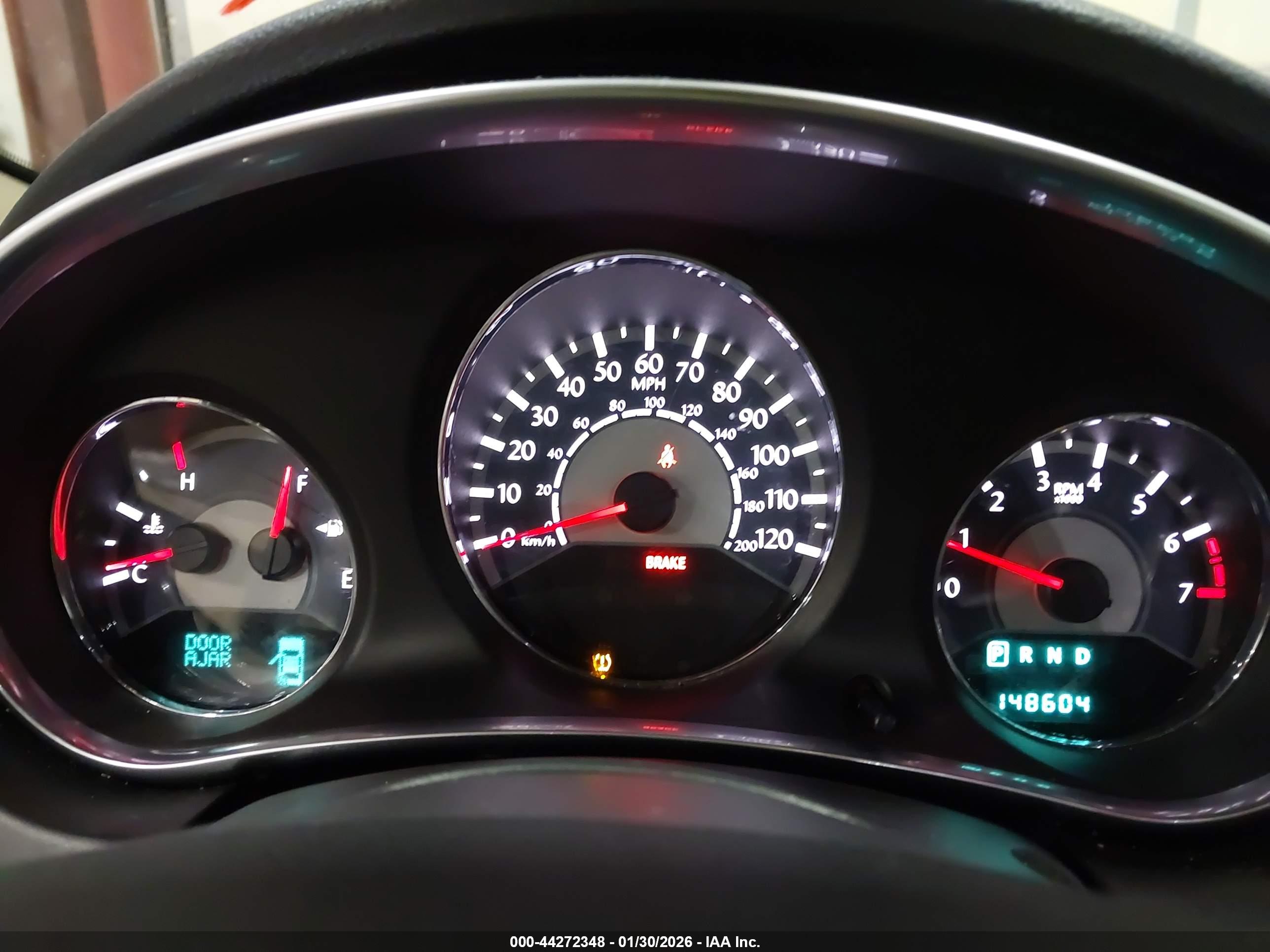 CHRYSLER 200 image 7