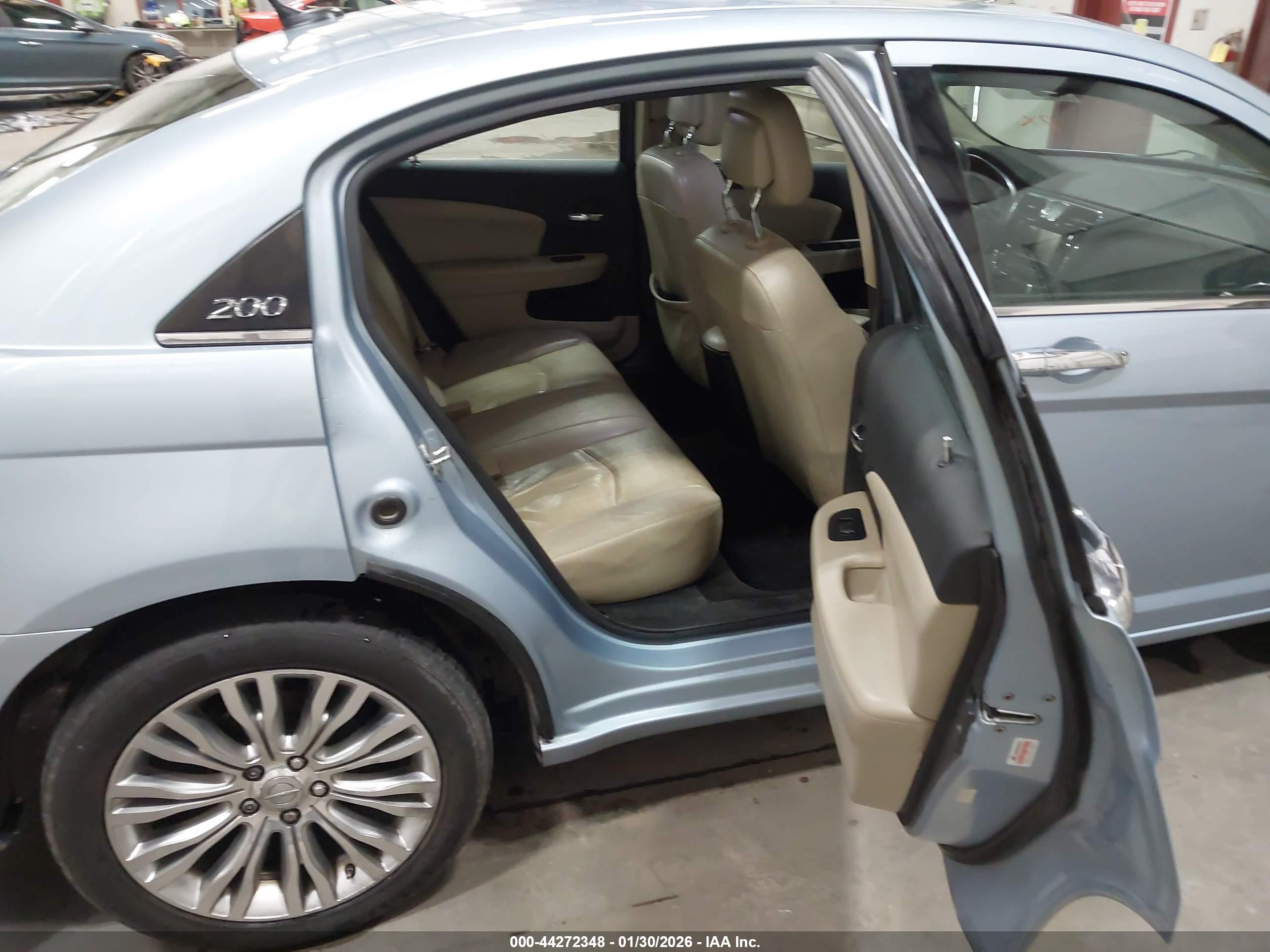 CHRYSLER 200 image 8