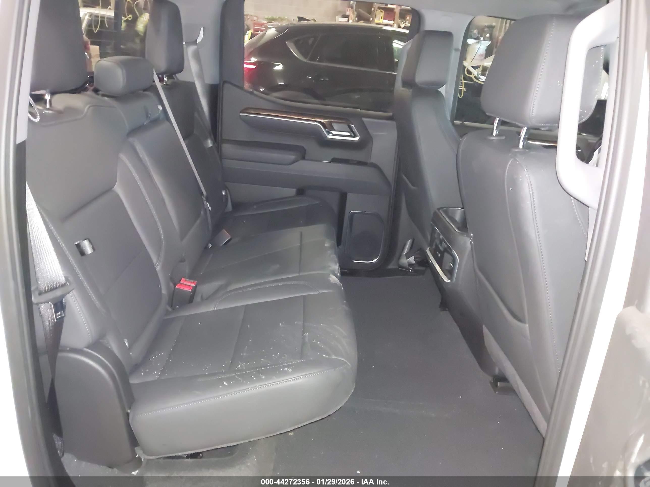 GMC SIERRA image 8